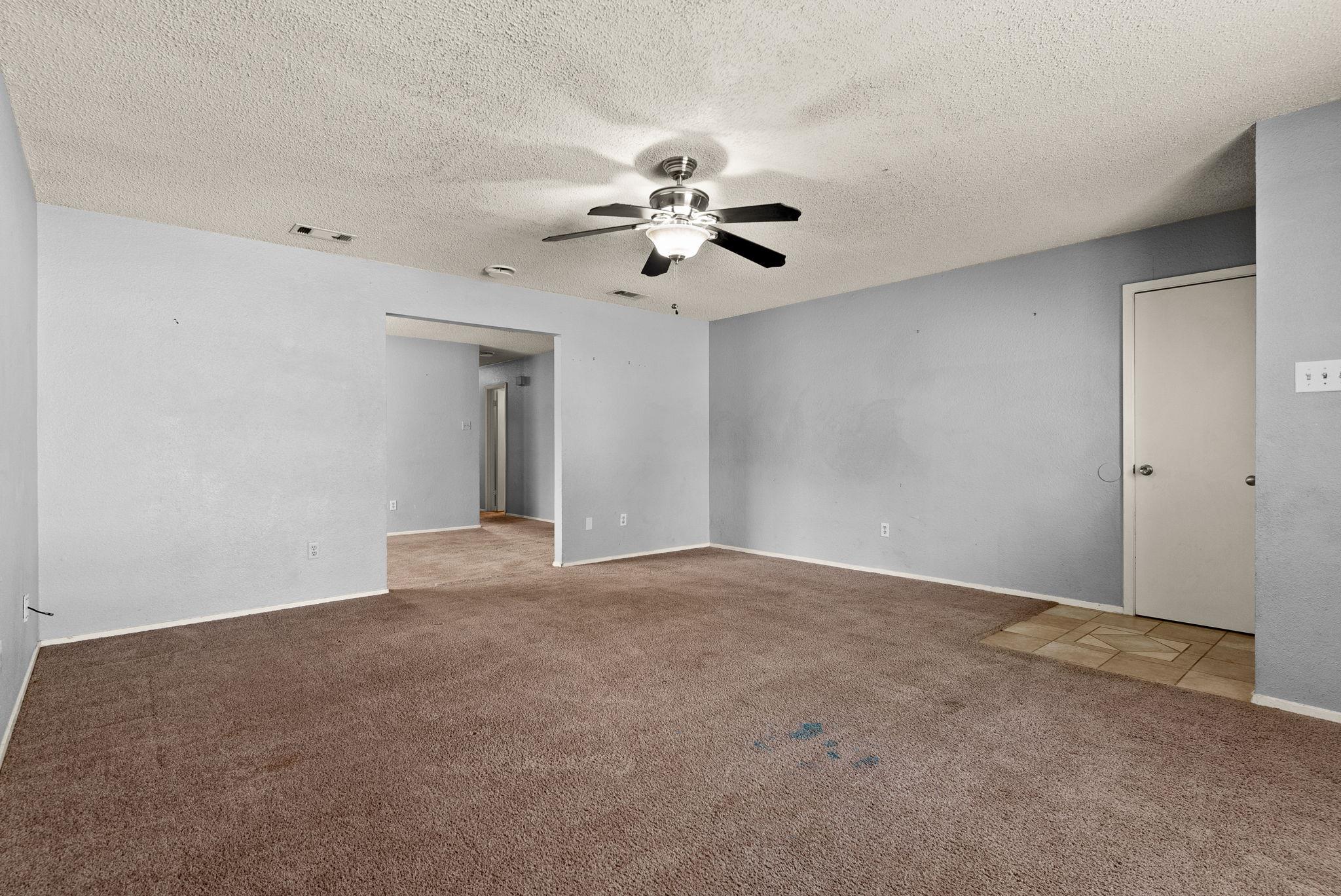 2905 Transit Dr Property Photo 5