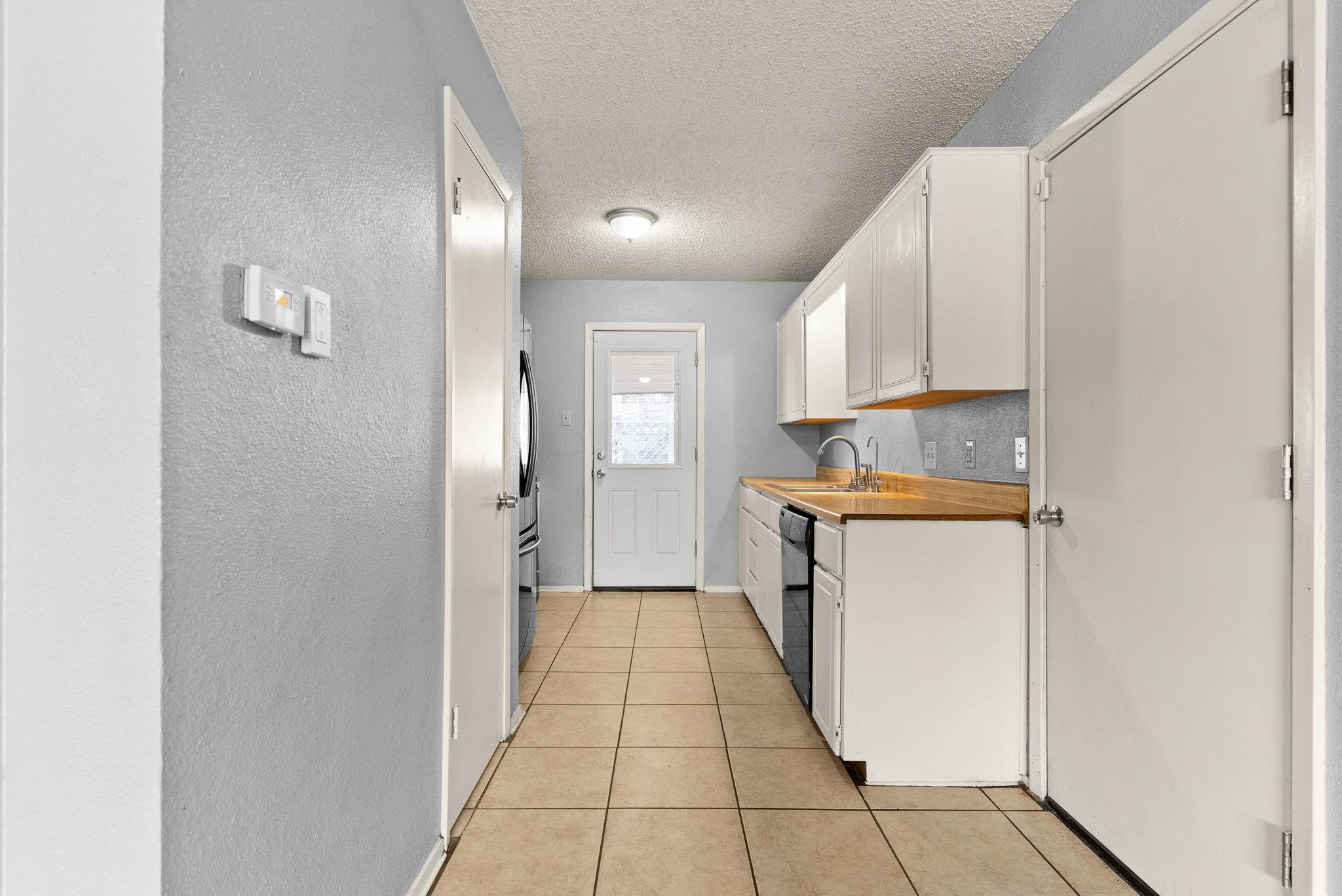 2905 Transit Dr Property Photo 6