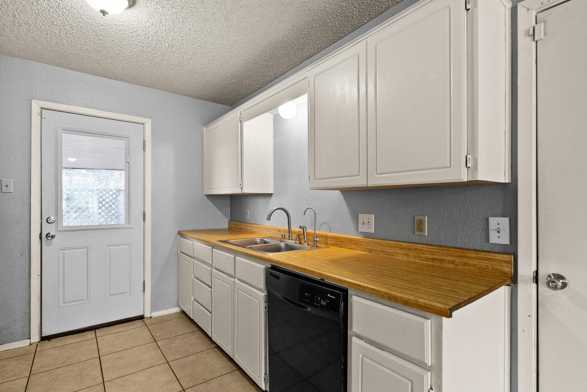 2905 Transit Dr Property Photo 7