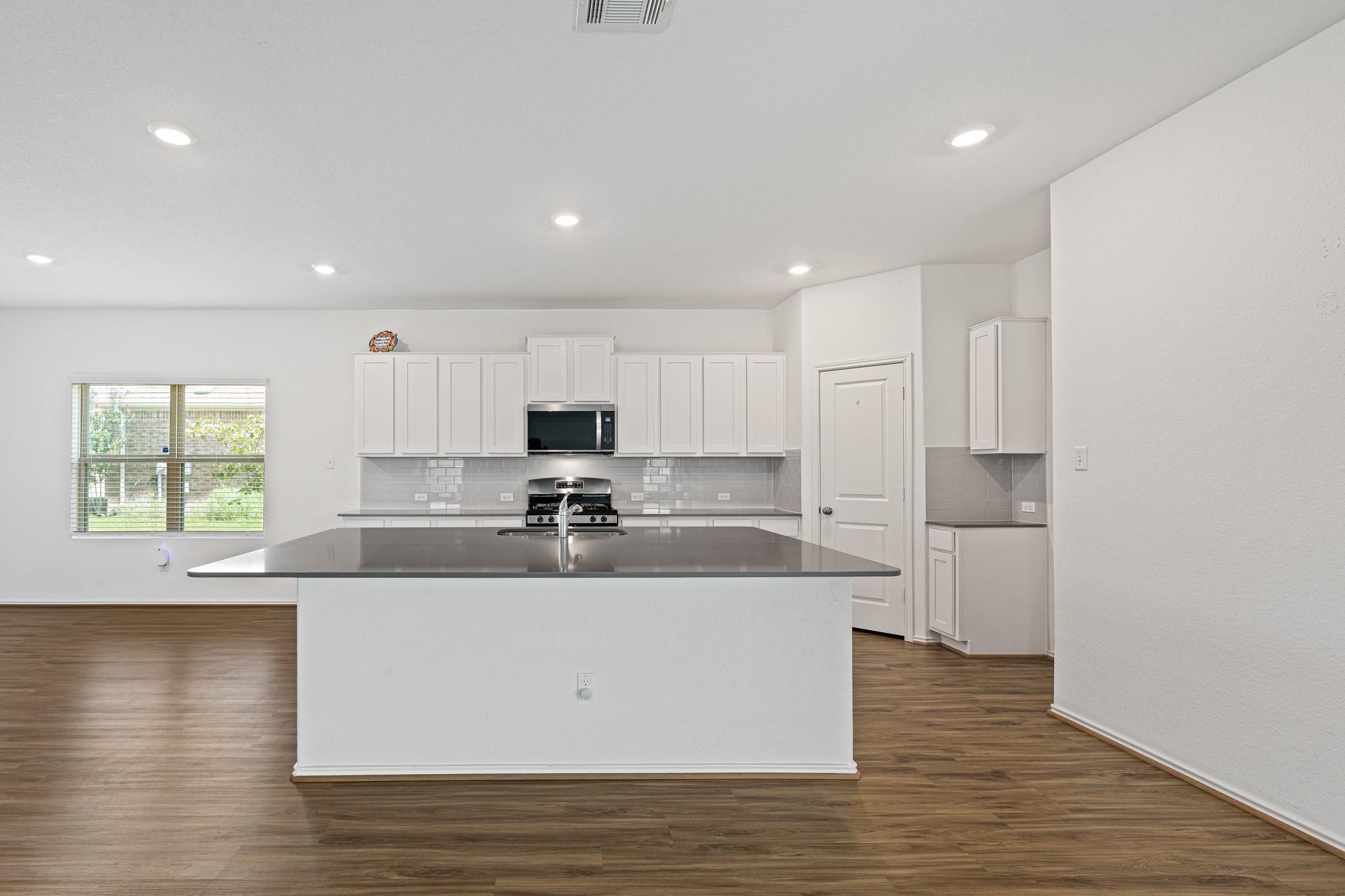 21317 Resource Rd Property Photo 8