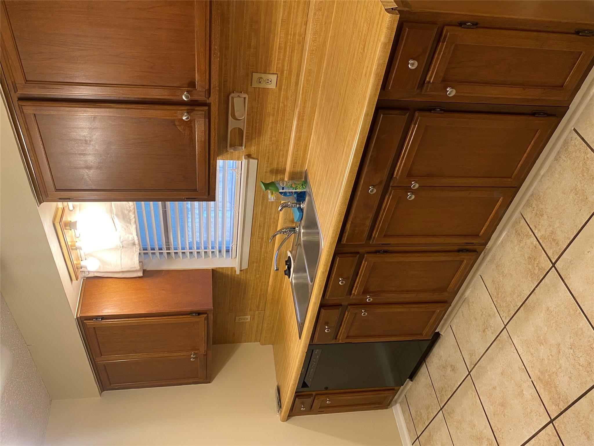 1806 Sierra Dr Property Photo 3