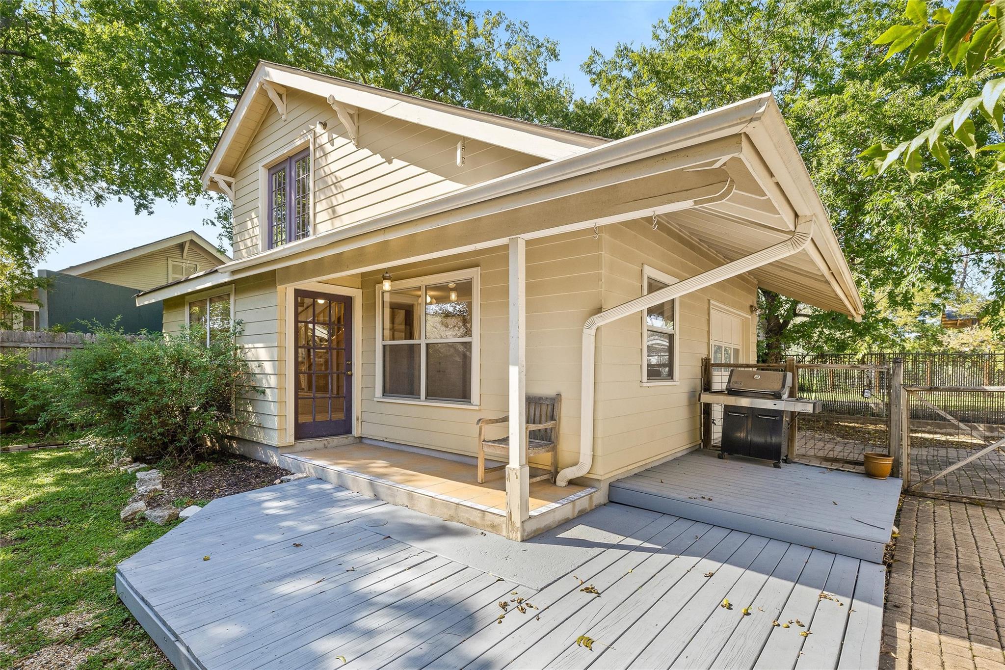 702 Baylor St Property Photo 32