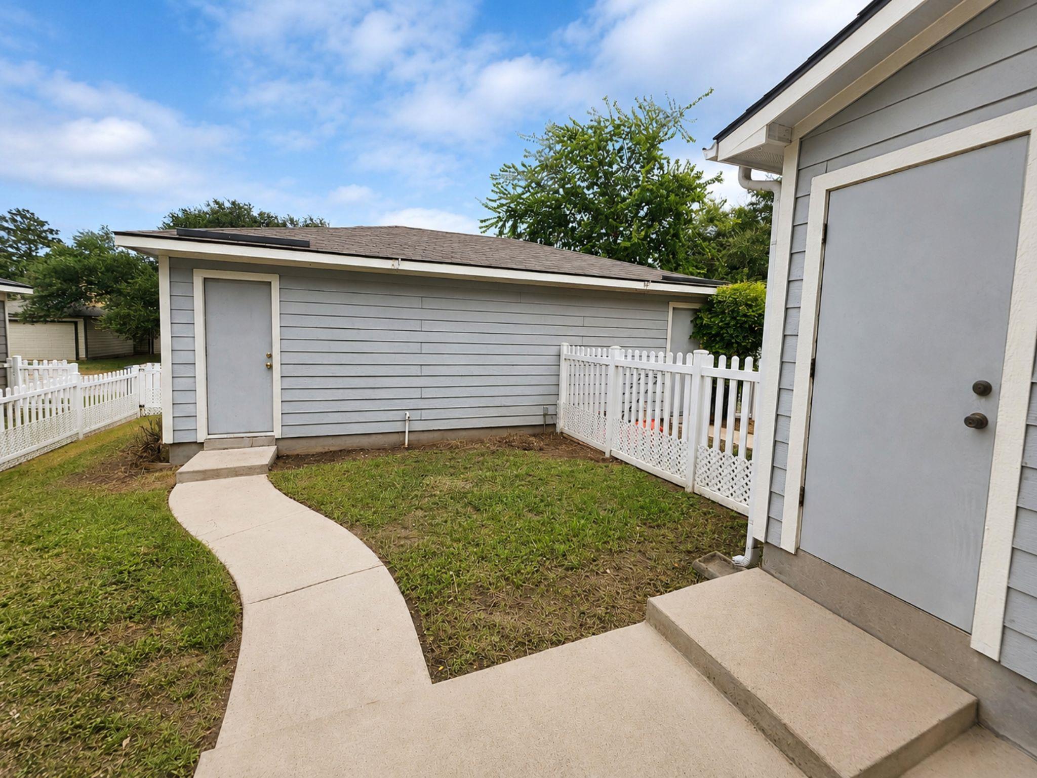 5679 Fergus Rd #b Property Photo 3