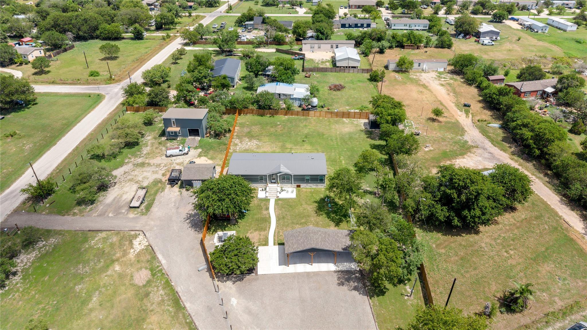 201 Greenfield Rd Property Photo 4