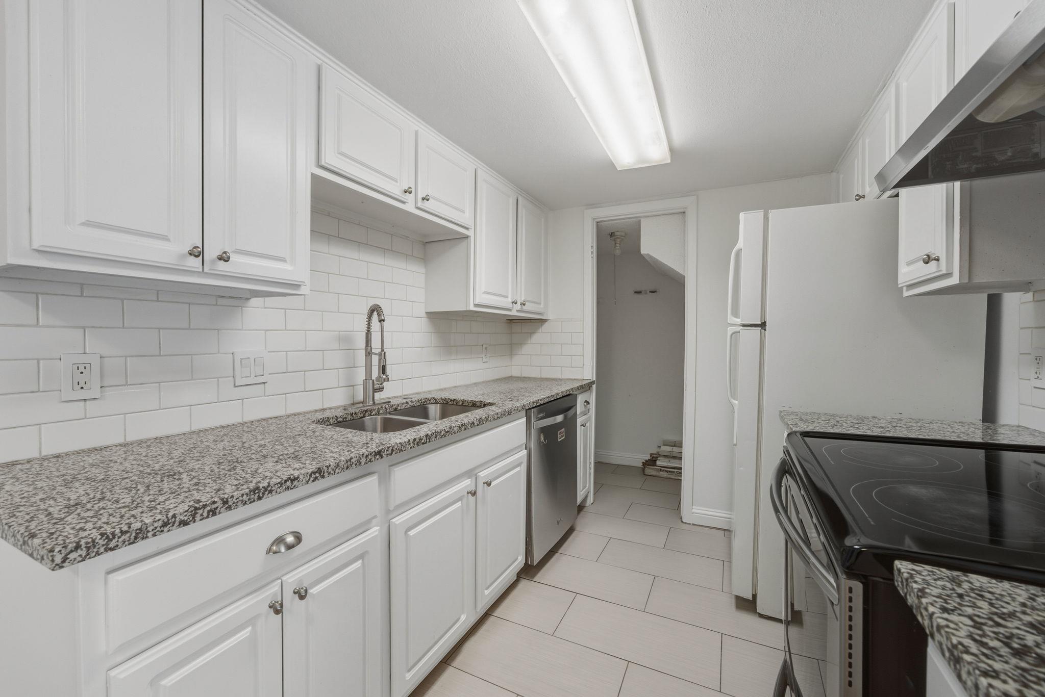 2124 Burton Dr #125 Property Photo 3