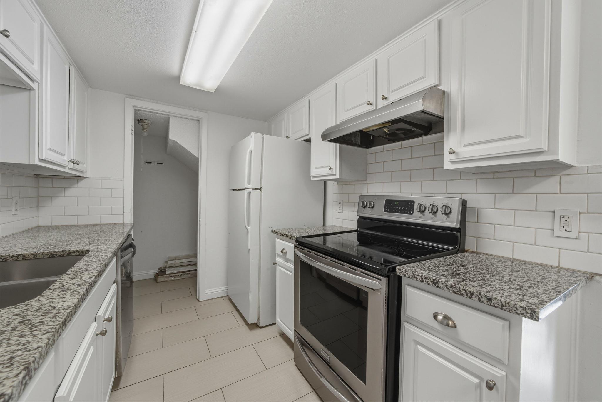 2124 Burton Dr #125 Property Photo 4