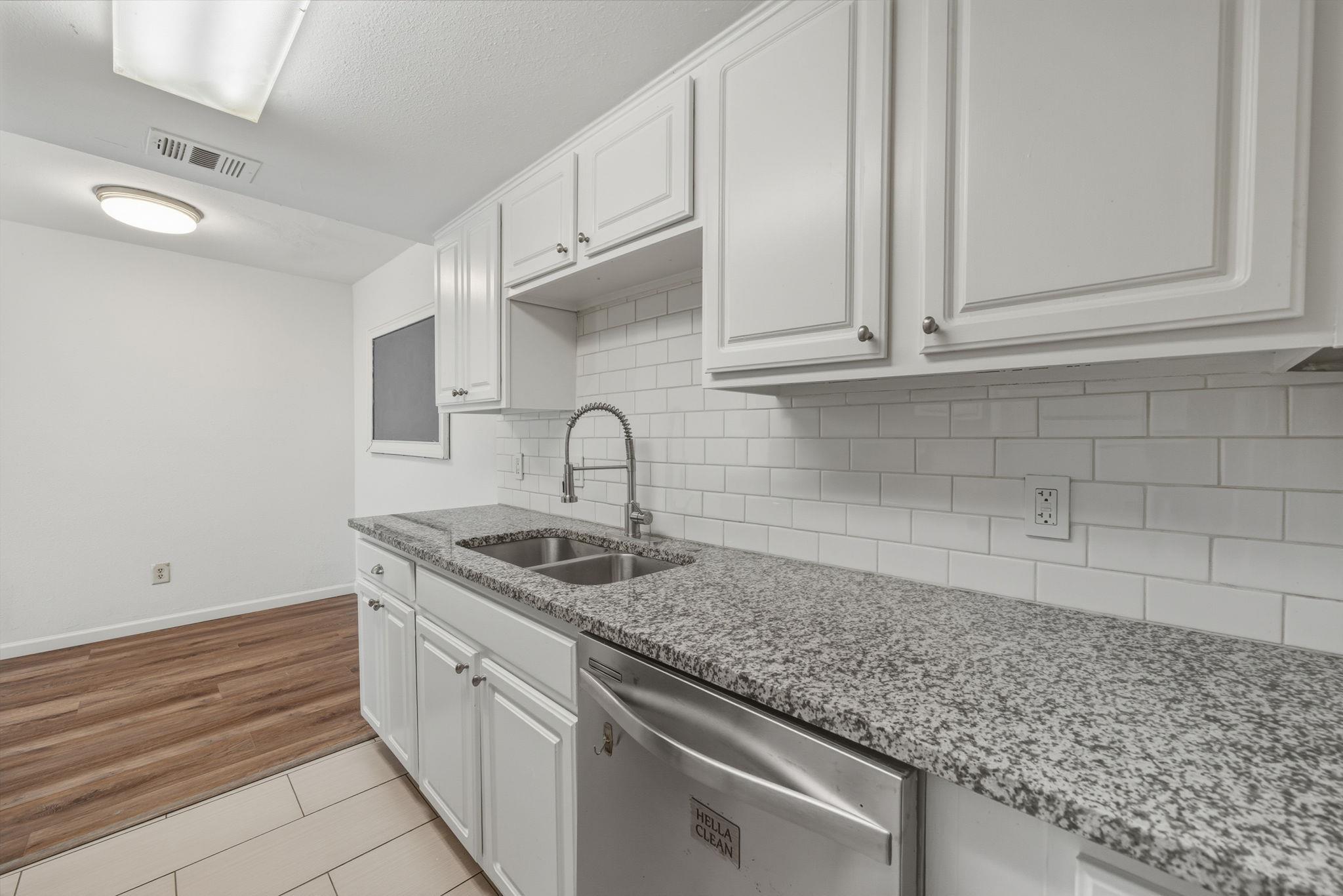 2124 Burton Dr #125 Property Photo 6