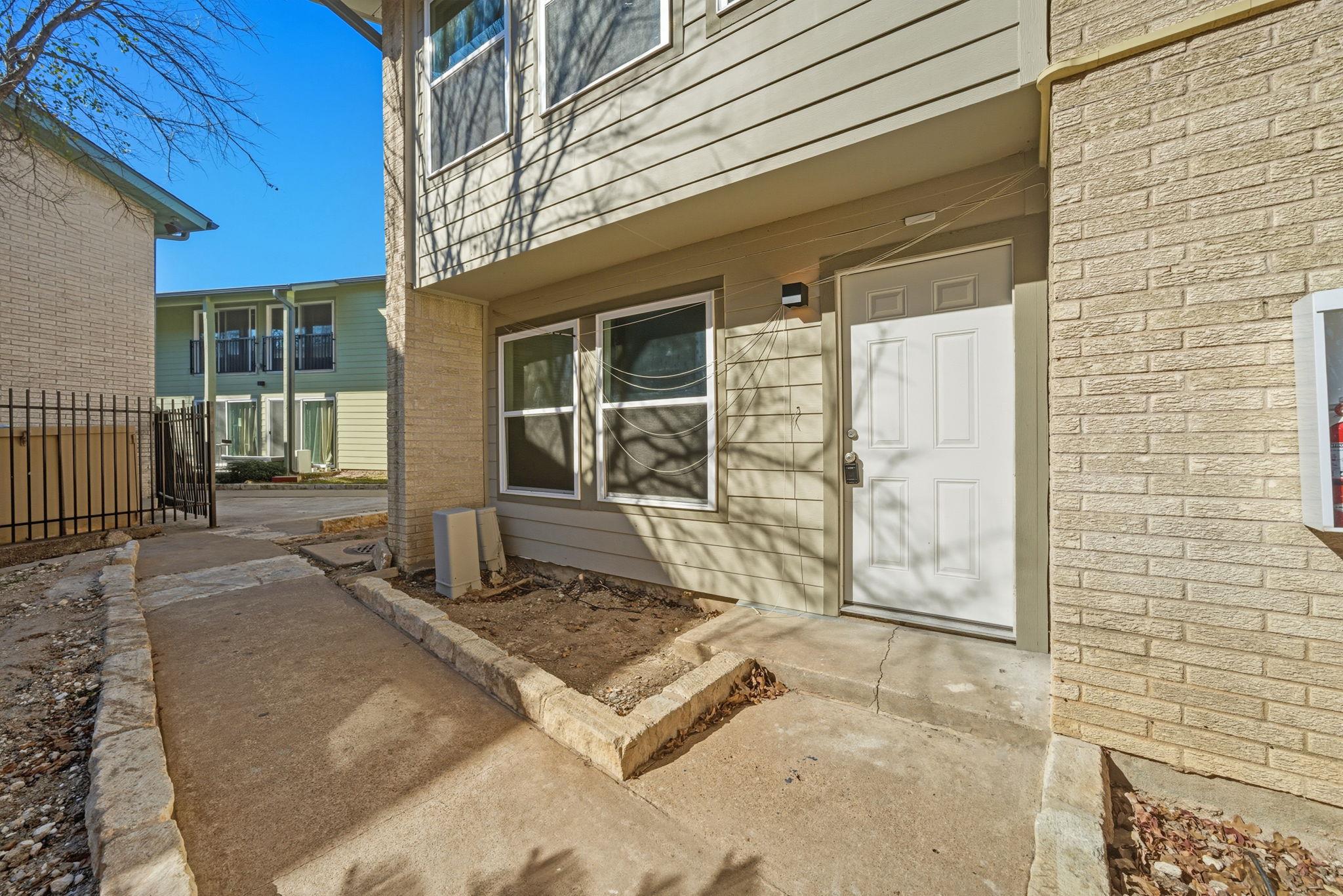 2124 Burton Dr #125 Property Photo 30