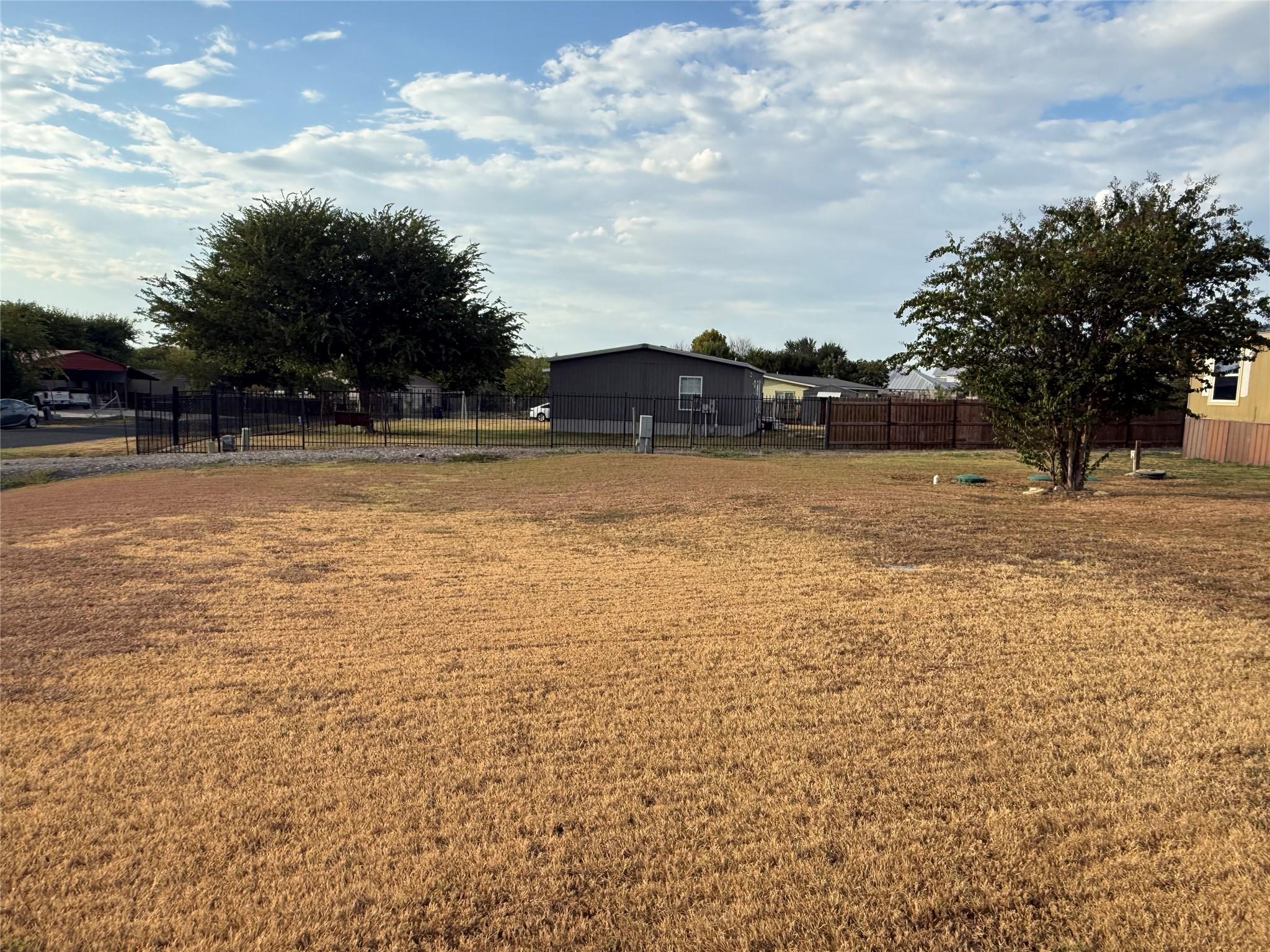 109 Cross Meadow Cv Property Photo 3