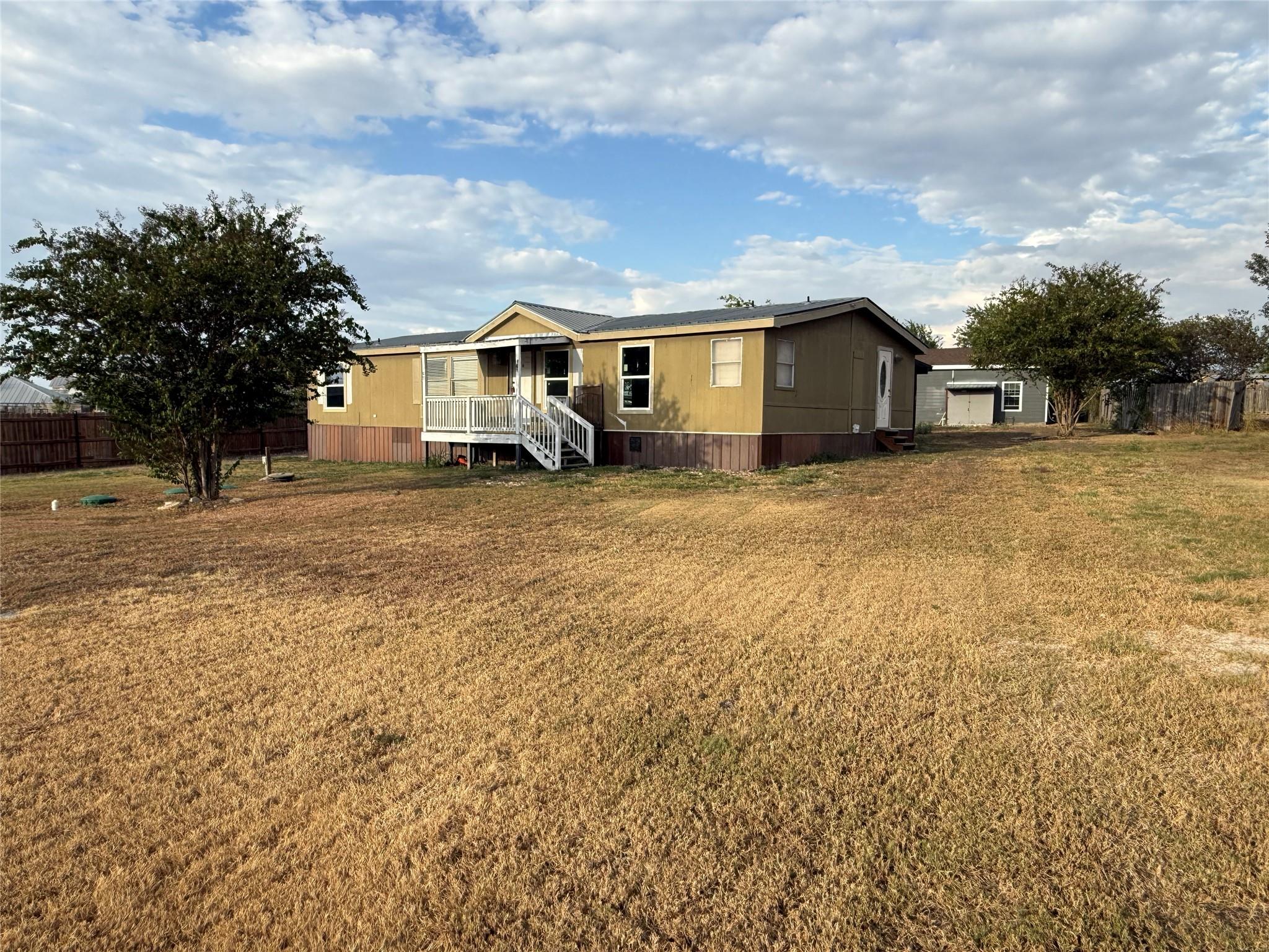 109 Cross Meadow Cv Property Photo 4