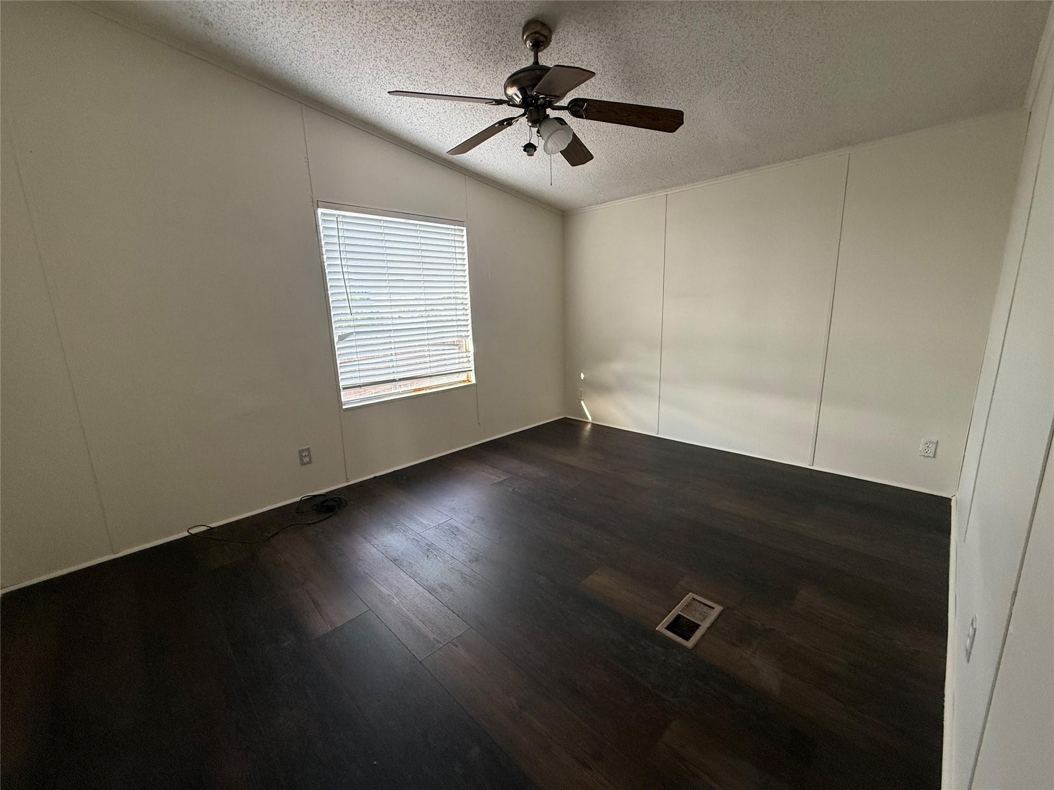 109 Cross Meadow Cv Property Photo 7