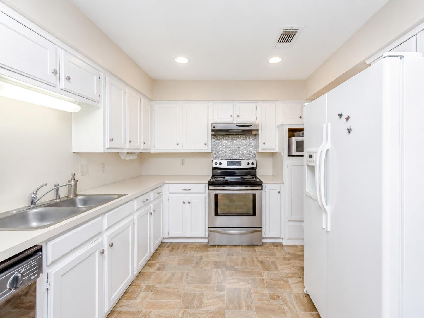 2217 Parkside Dr Property Photo 3