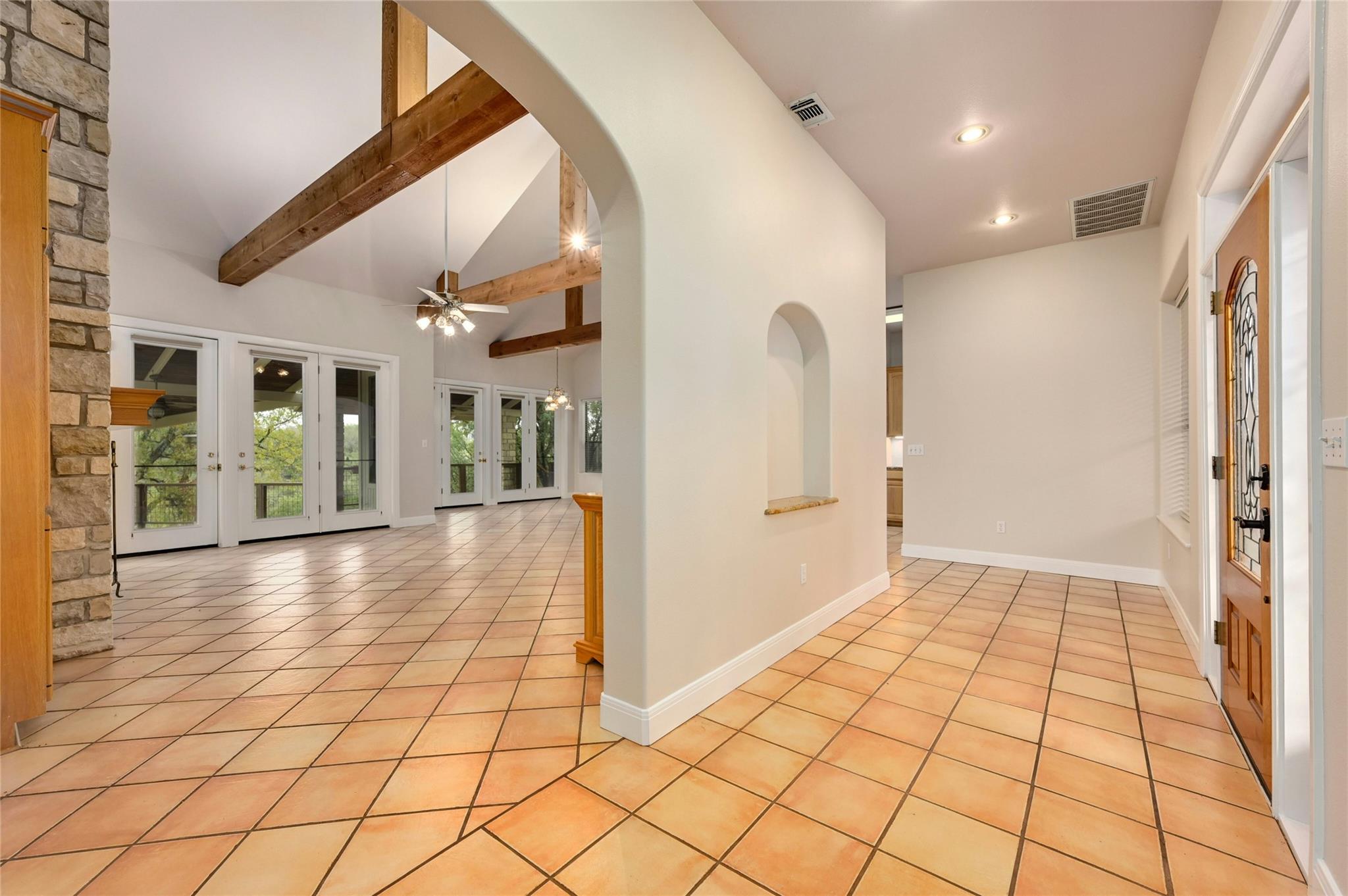 1118 Rustic Ln Property Photo 6