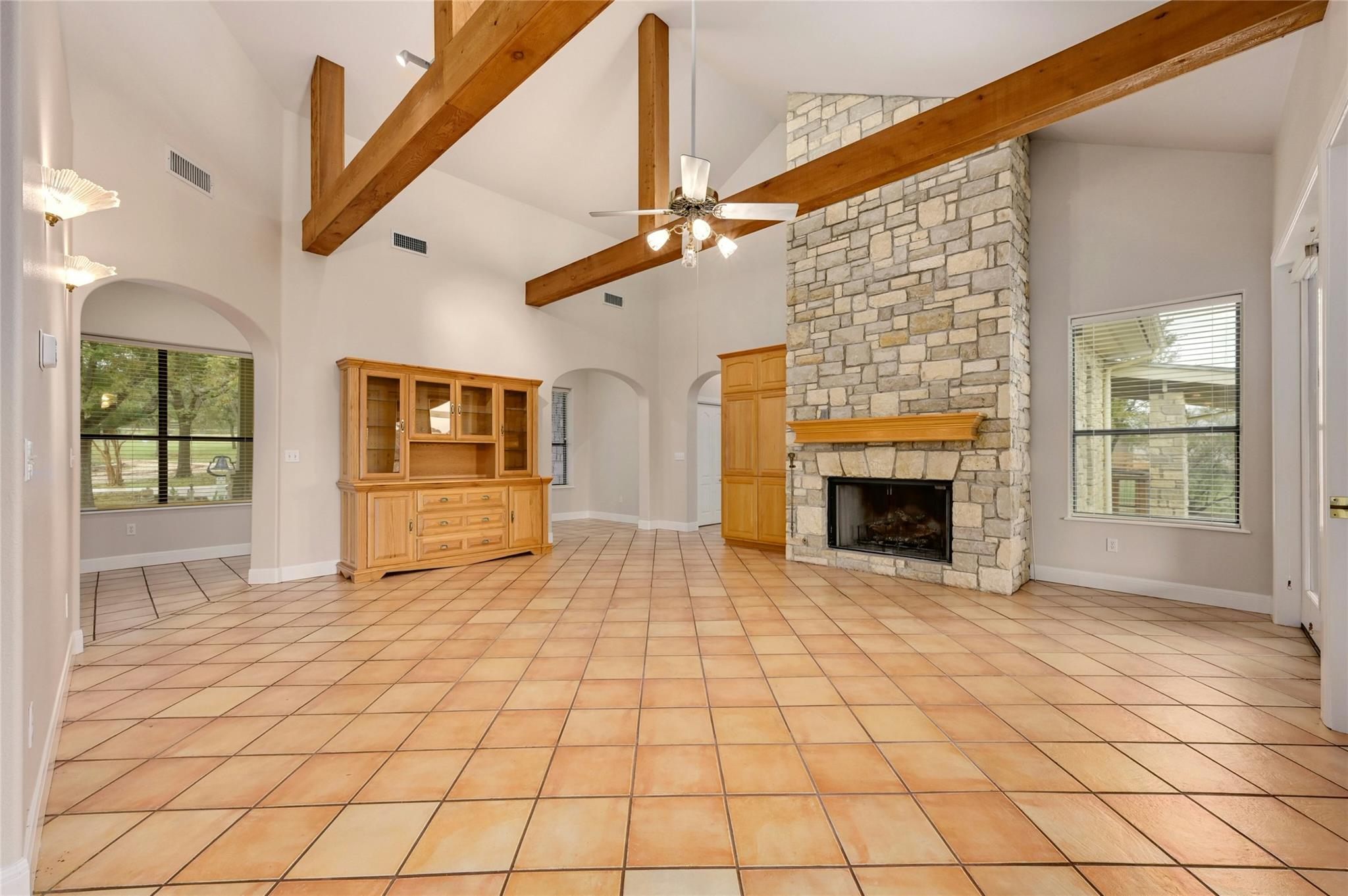 1118 Rustic Ln Property Photo 8