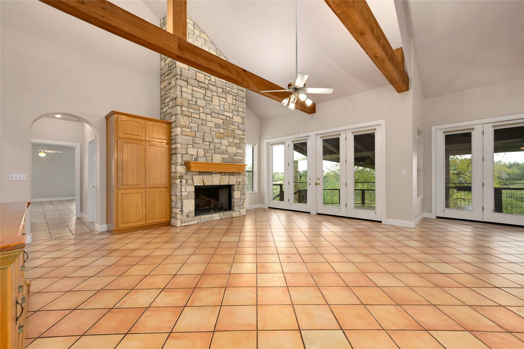 1118 Rustic Ln Property Photo 9