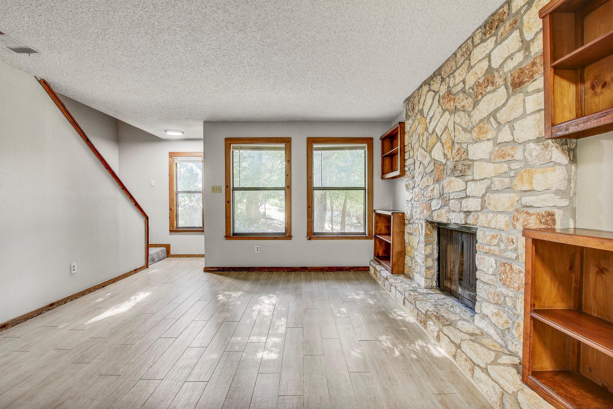 104 S Laurelwood Dr #b Property Photo 3