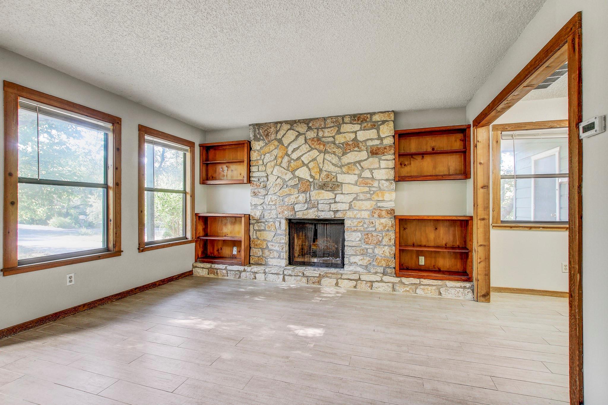 104 S Laurelwood Dr #b Property Photo 4