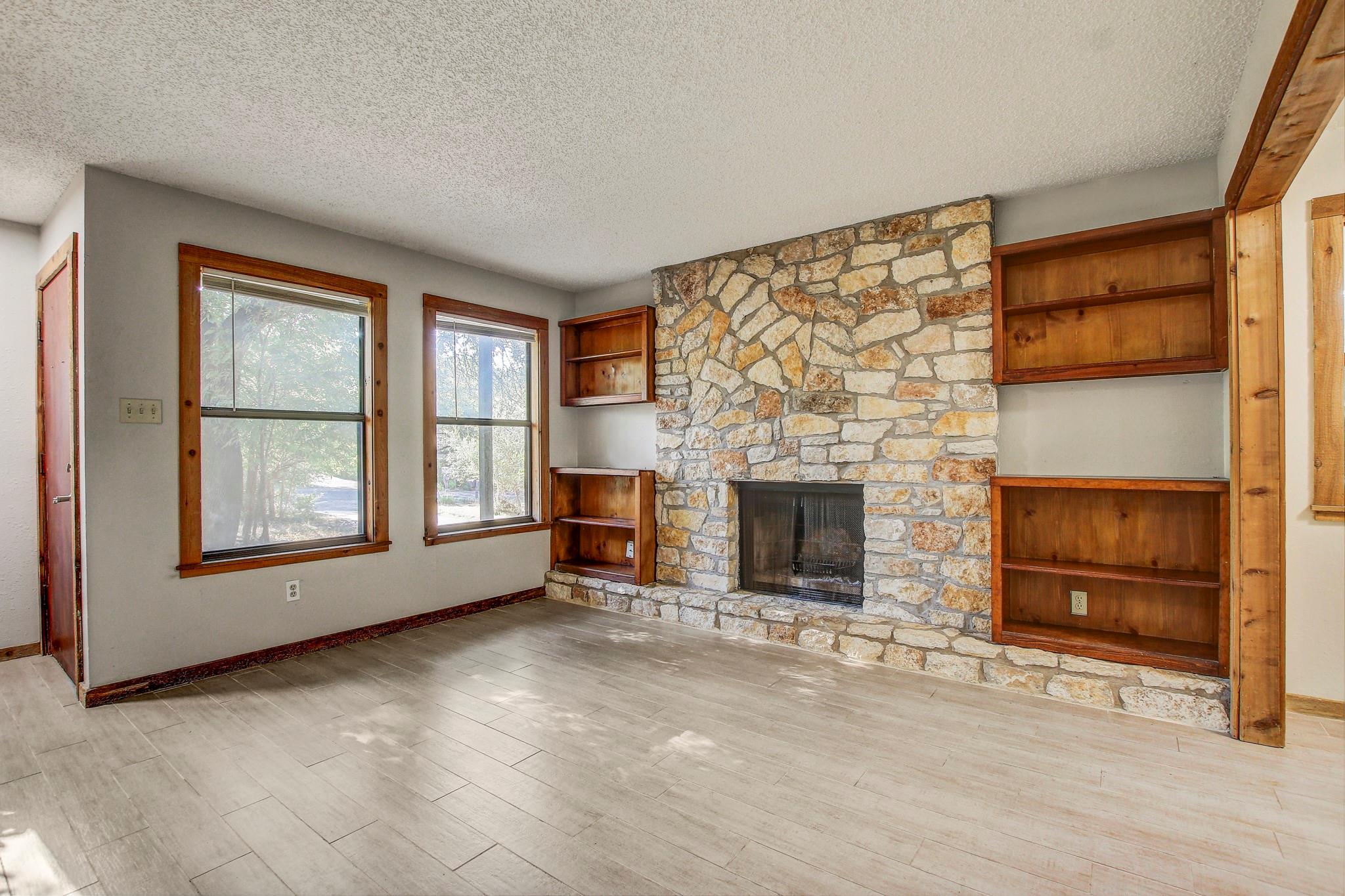 104 S Laurelwood Dr #b Property Photo 5