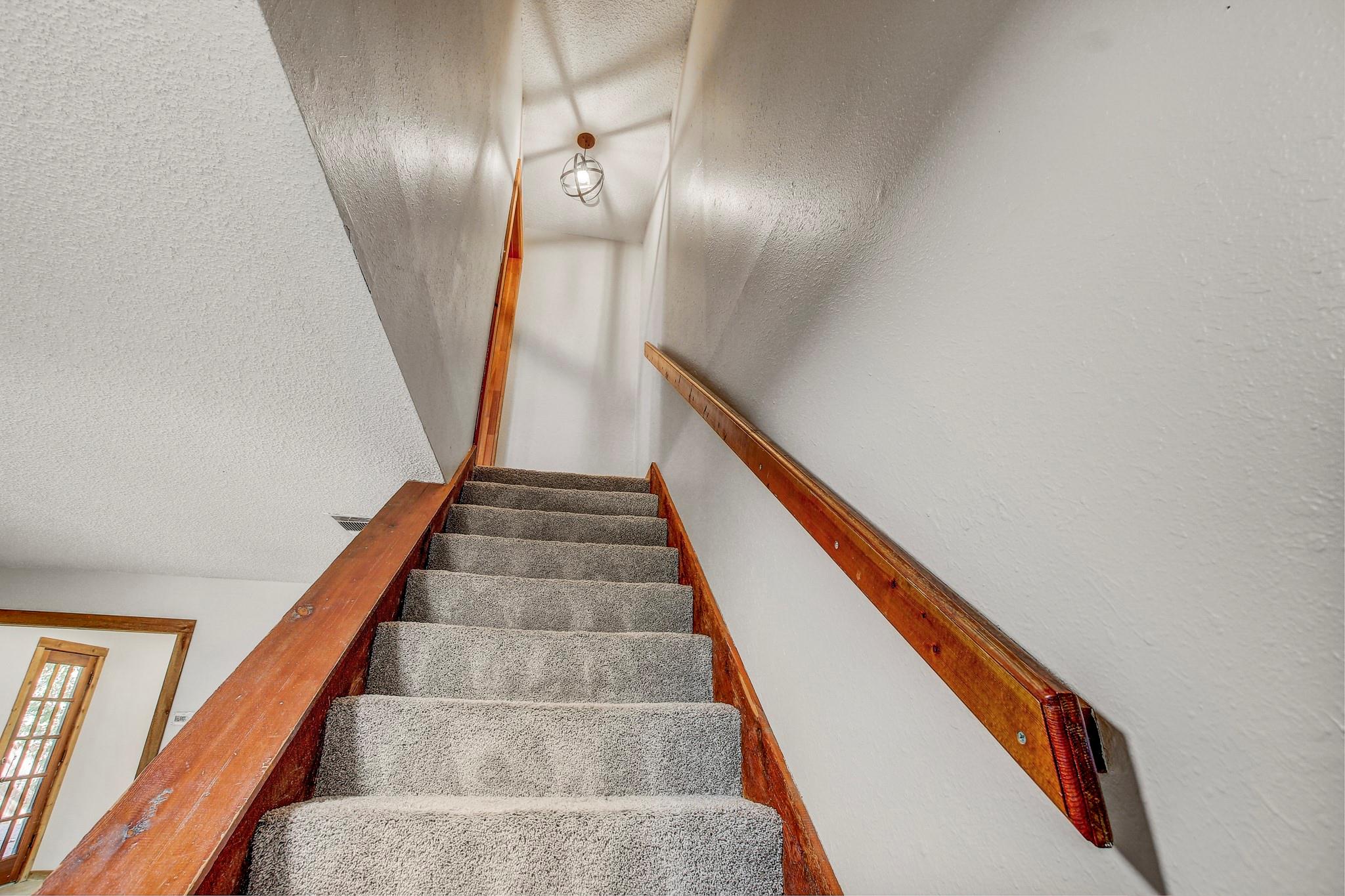 104 S Laurelwood Dr #b Property Photo 8