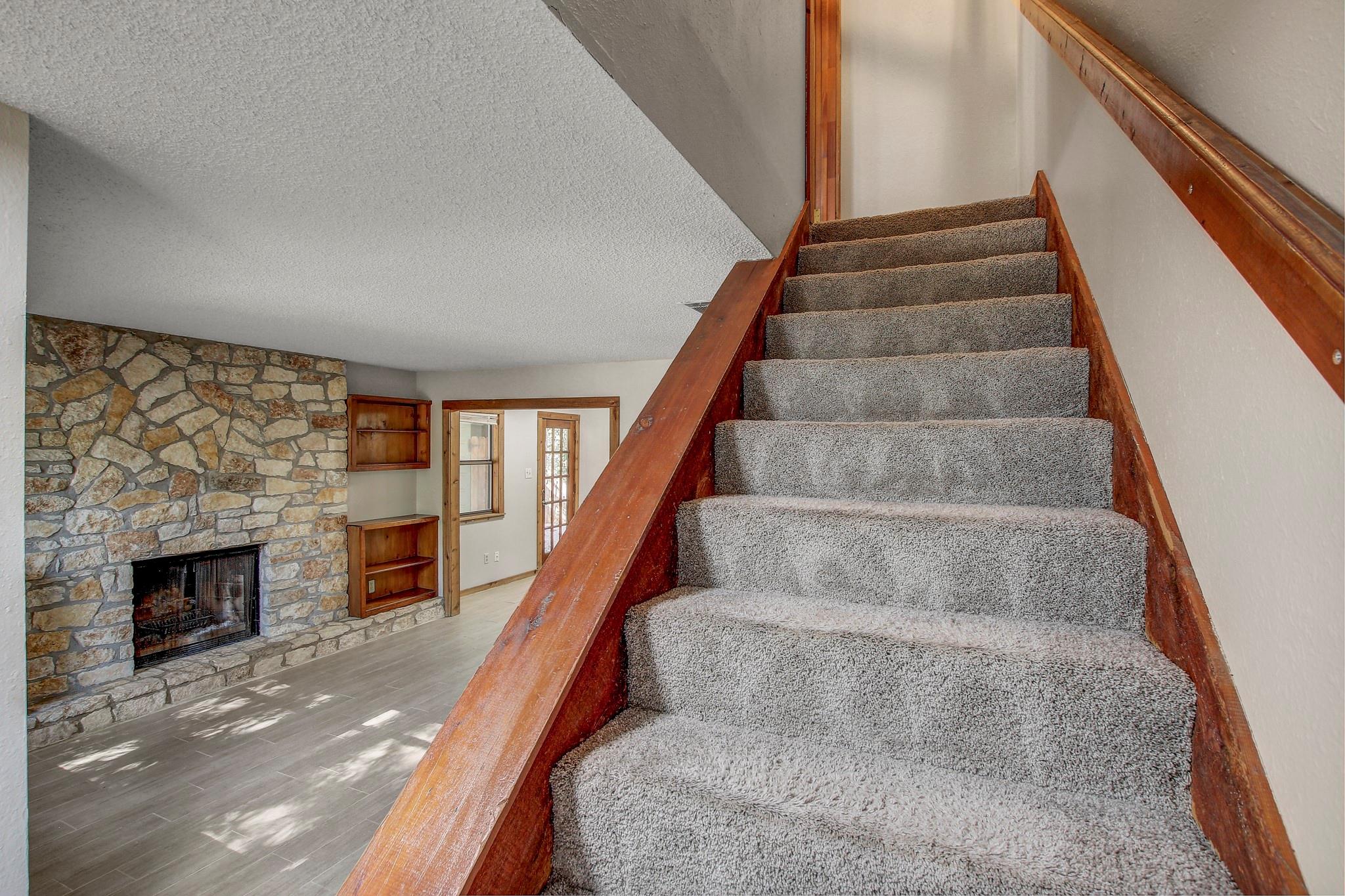 104 S Laurelwood Dr #b Property Photo 9