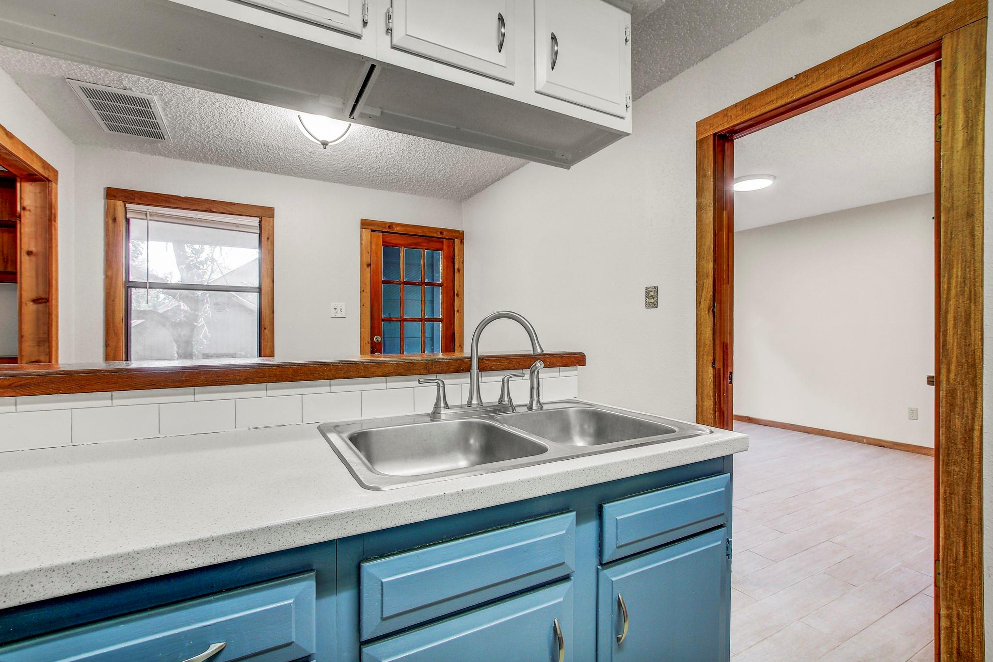 104 S Laurelwood Dr #b Property Photo 10