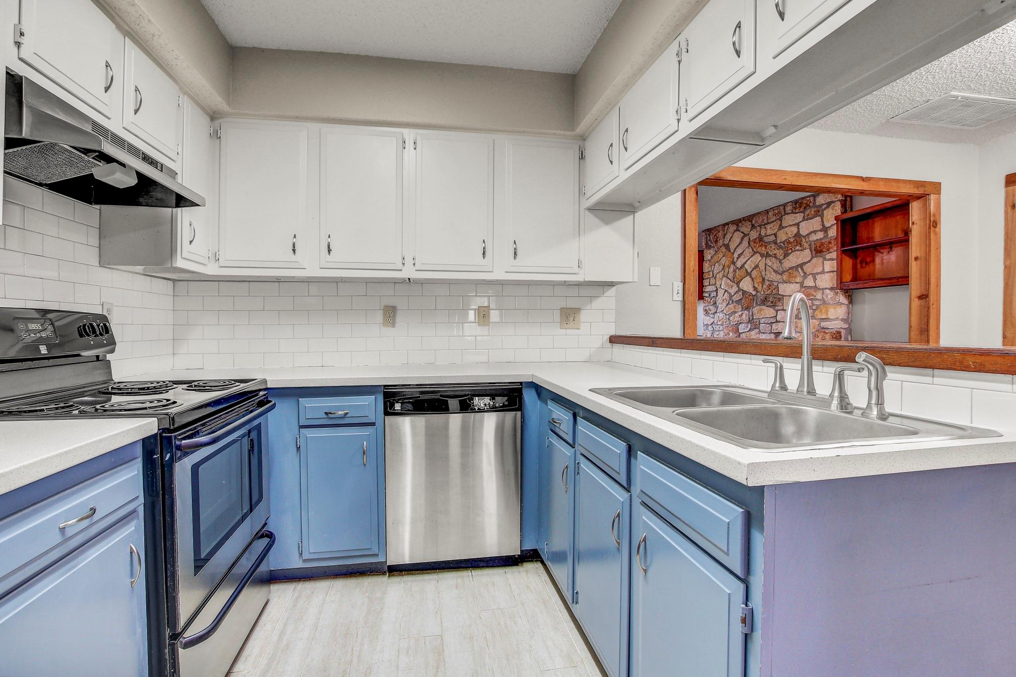 104 S Laurelwood Dr #b Property Photo 11