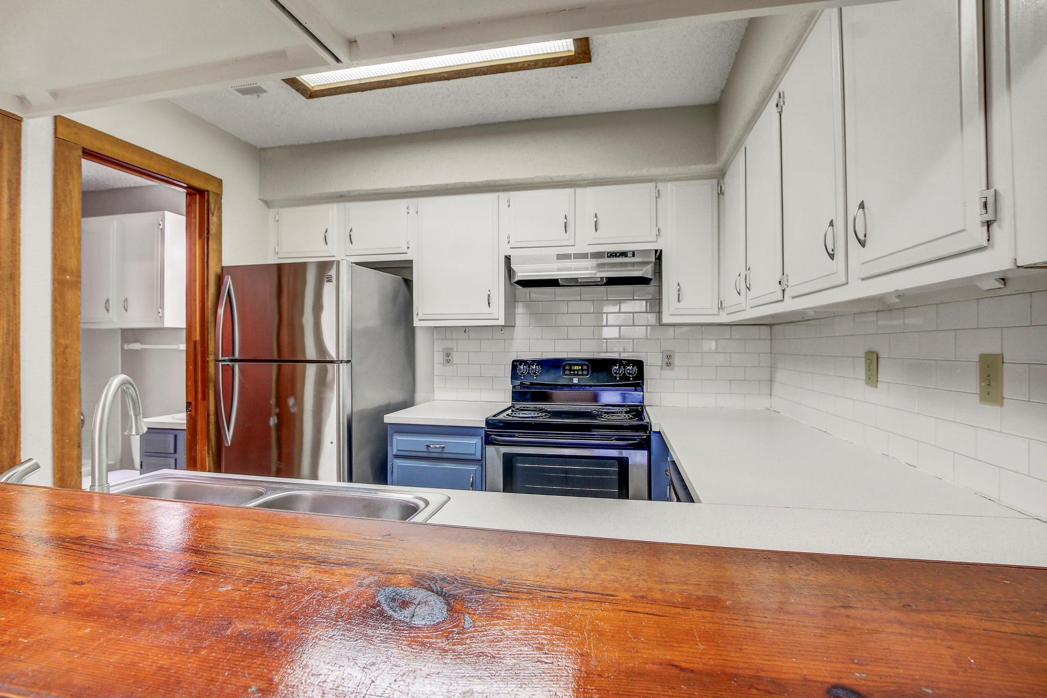 104 S Laurelwood Dr #b Property Photo 13
