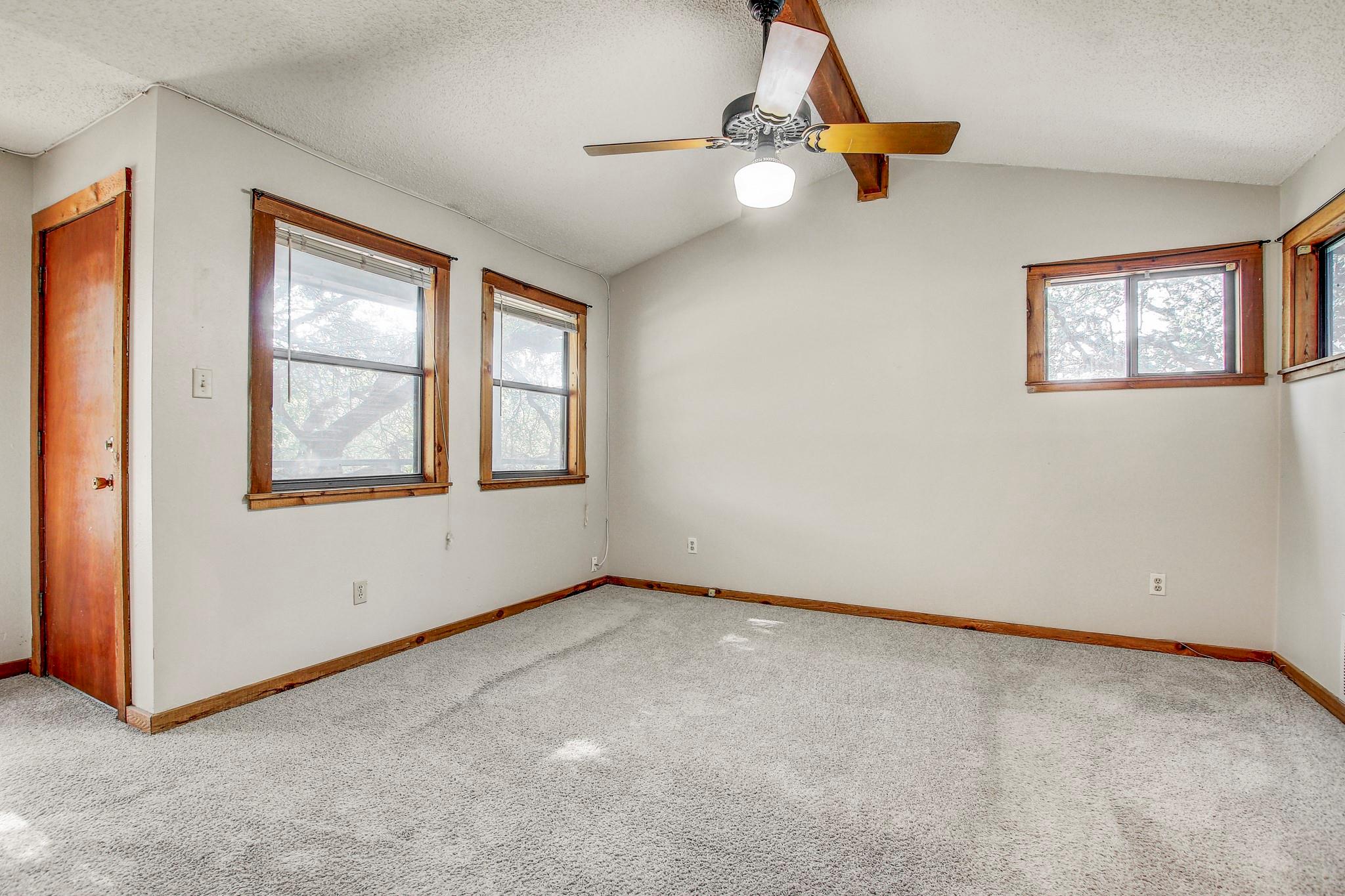 104 S Laurelwood Dr #b Property Photo 15