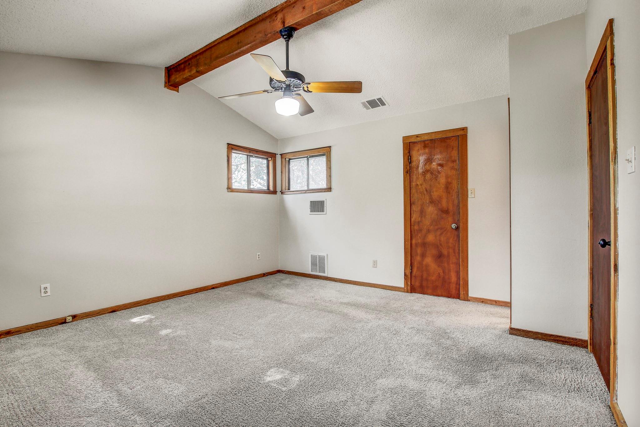 104 S Laurelwood Dr #b Property Photo 17