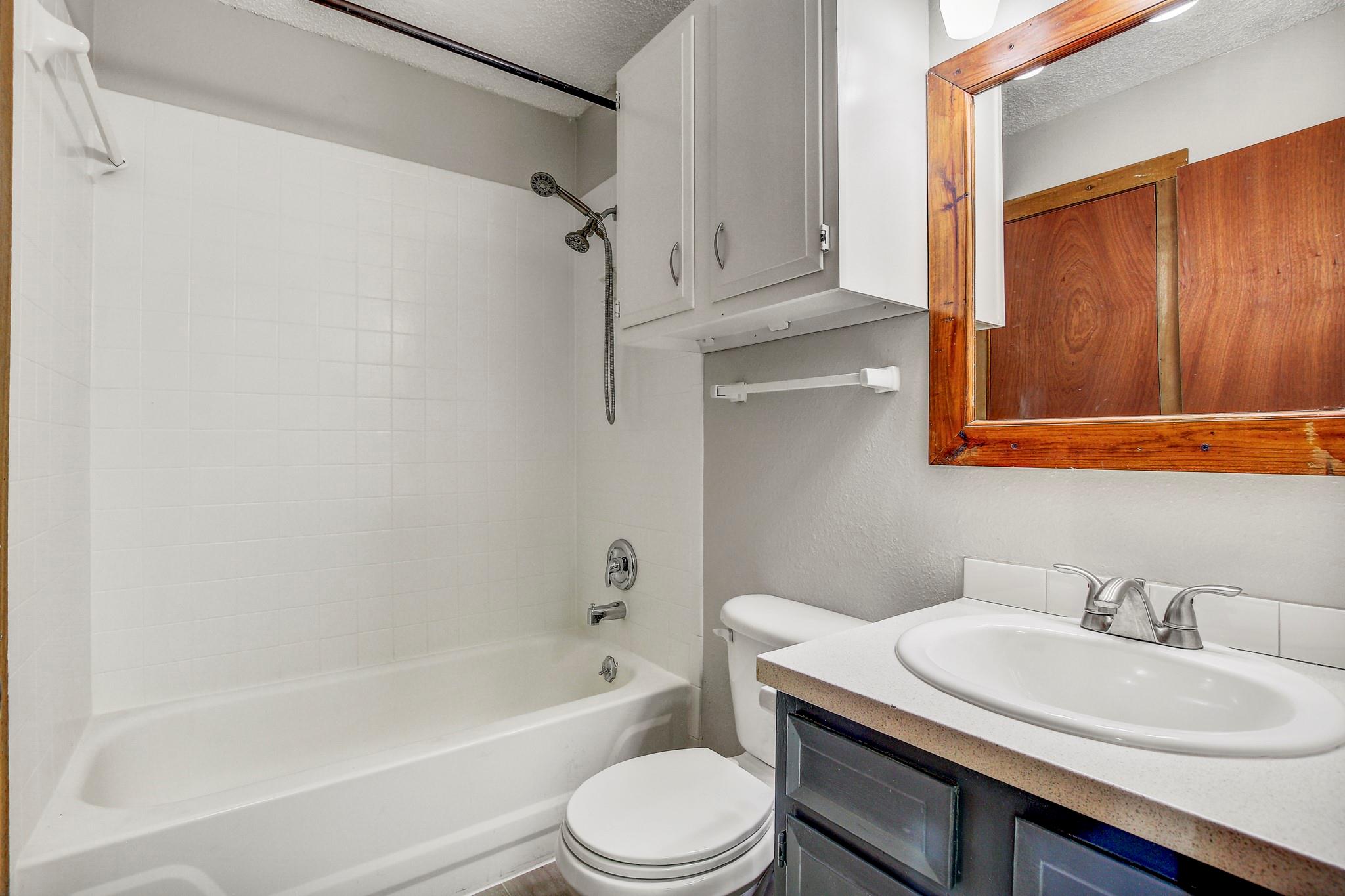 104 S Laurelwood Dr #b Property Photo 28