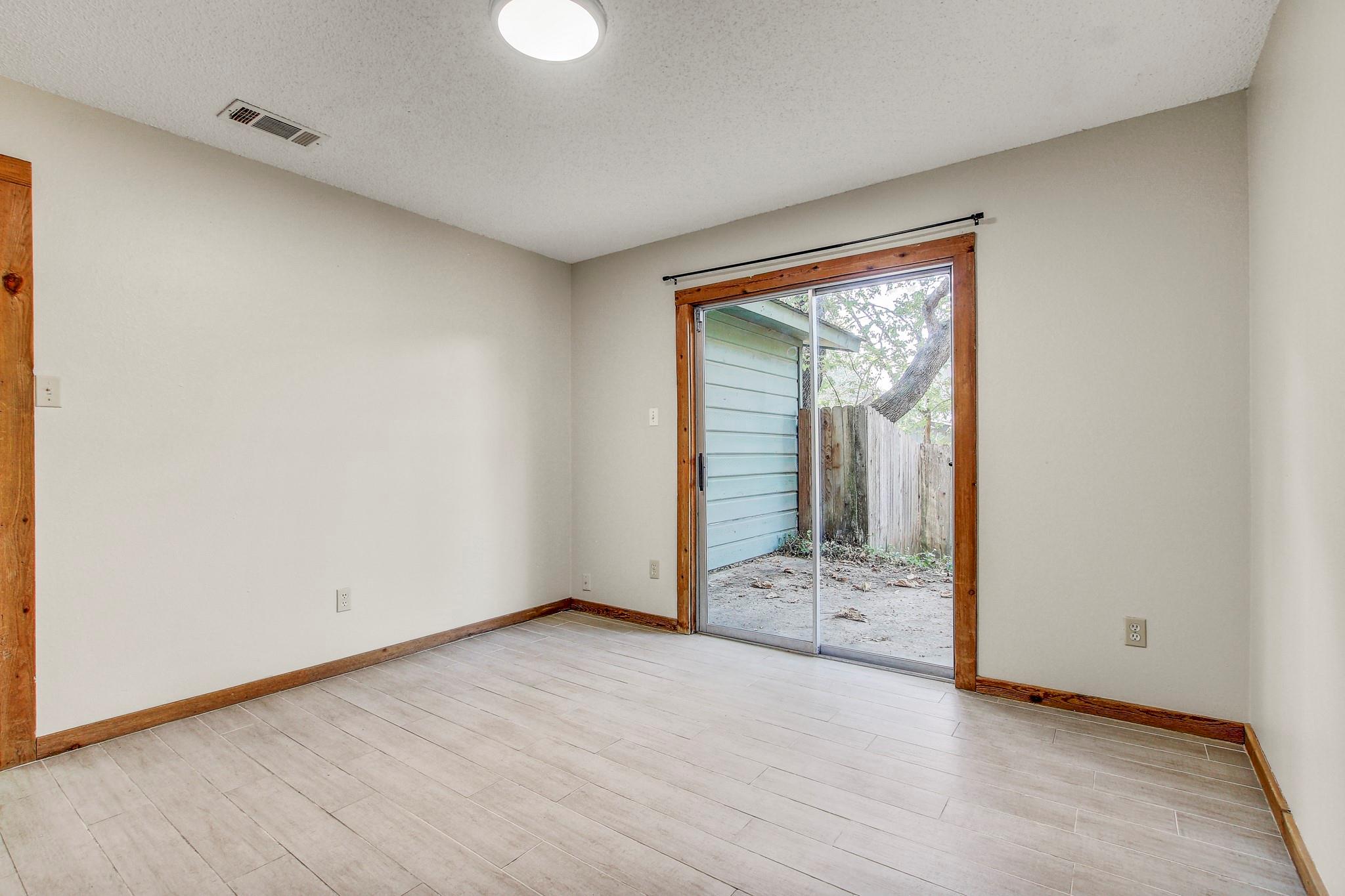 104 S Laurelwood Dr #b Property Photo 31