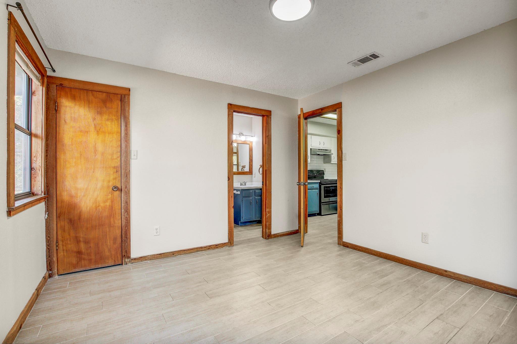 104 S Laurelwood Dr #b Property Photo 33