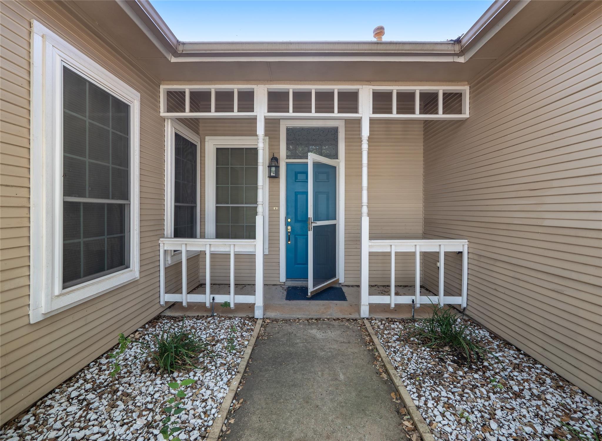 14607 Sandy Side Dr Property Photo 2