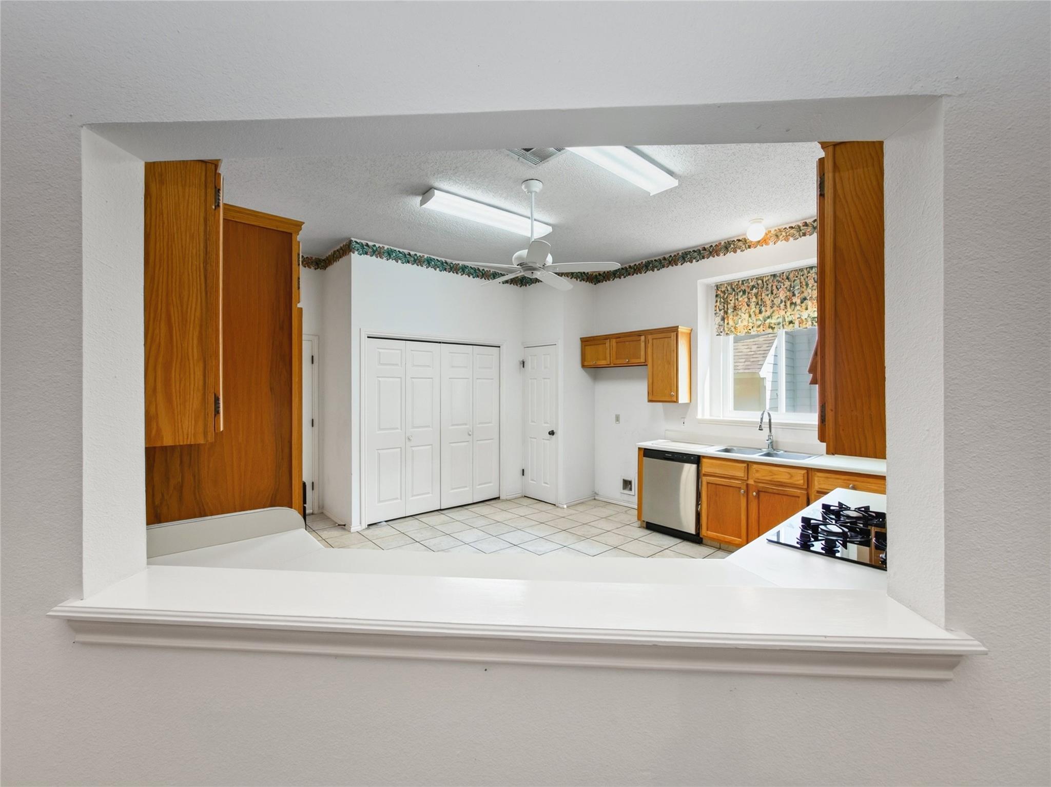14607 Sandy Side Dr Property Photo 8