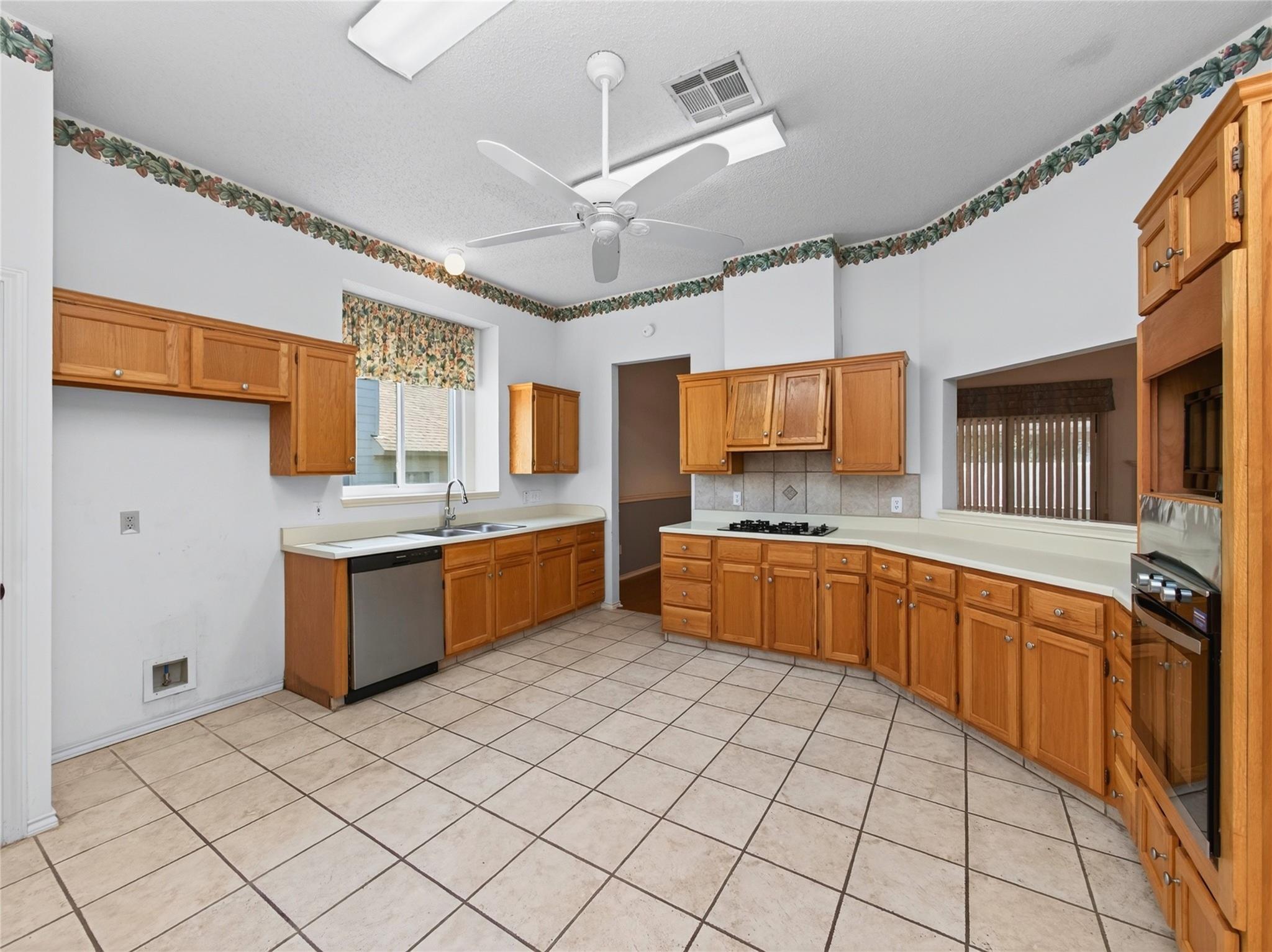 14607 Sandy Side Dr Property Photo 9