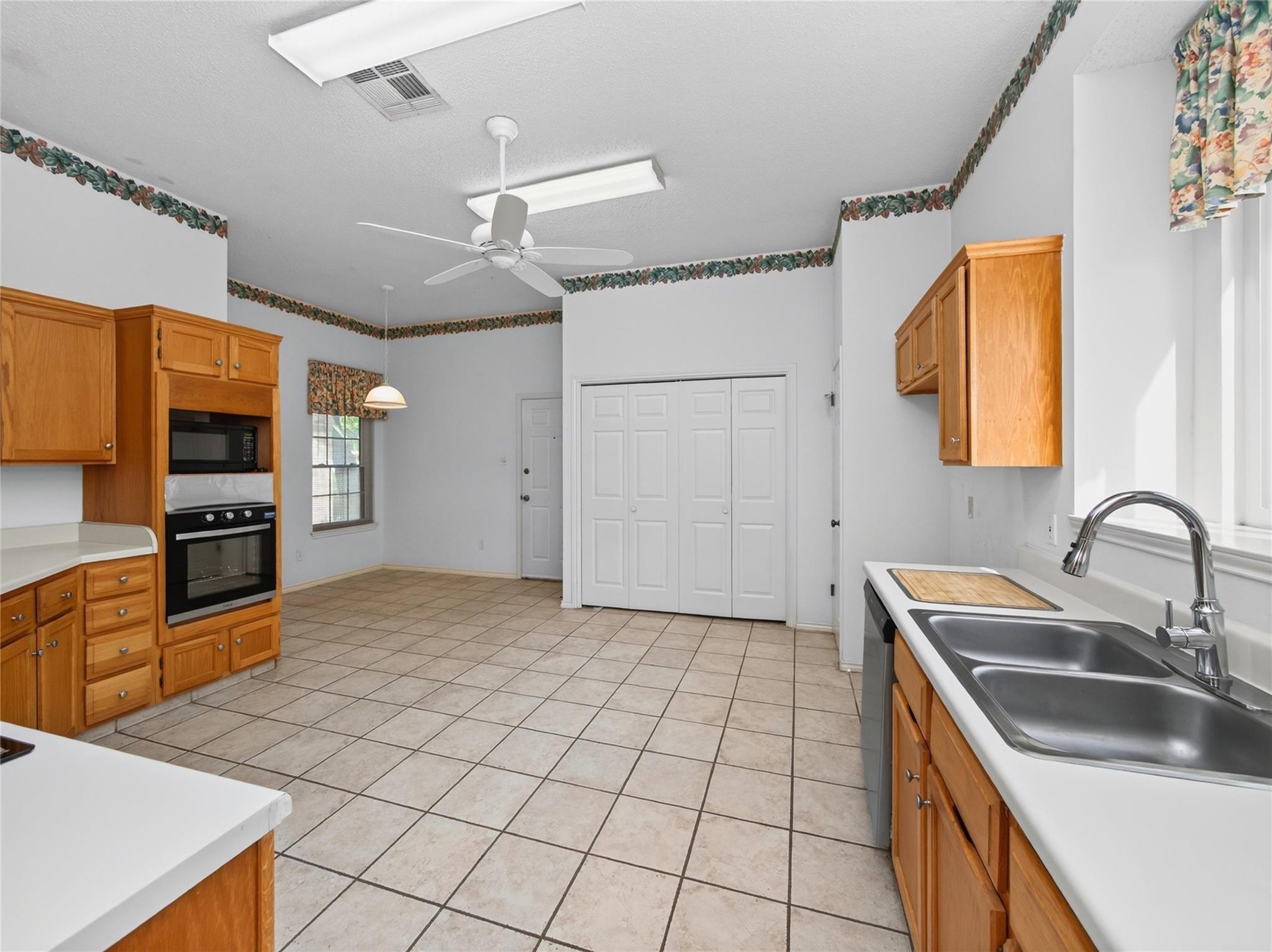 14607 Sandy Side Dr Property Photo 10