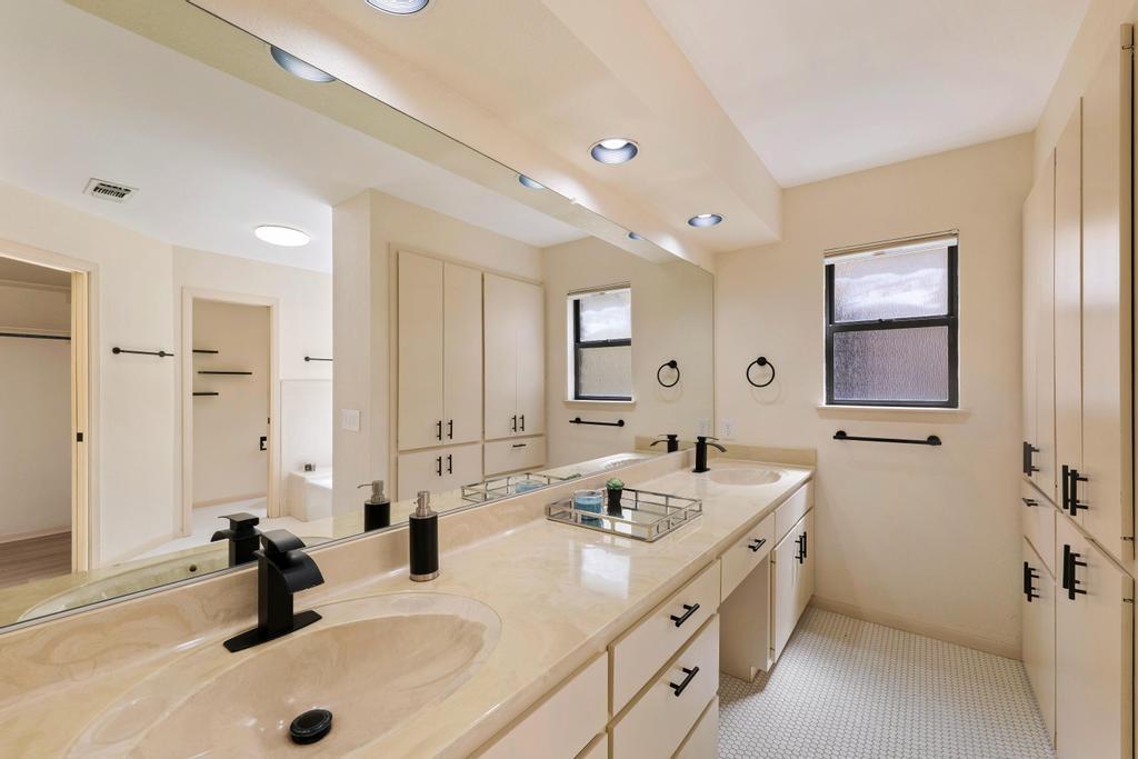 310 Dogie Dr #a Property Photo 22