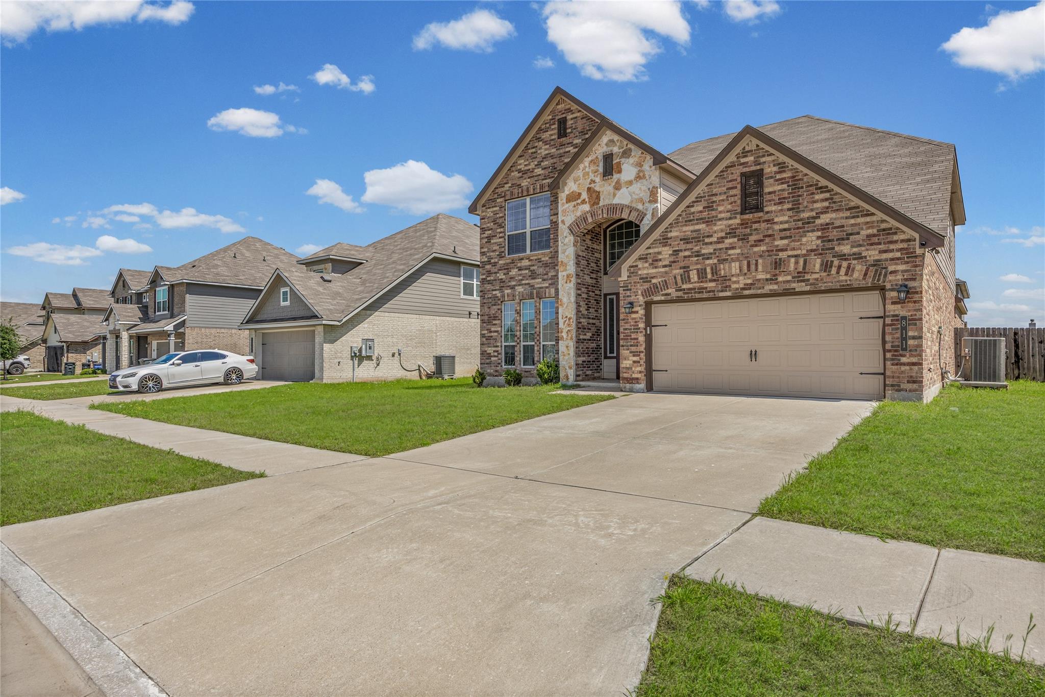 811 Clanton Cv Property Photo 3