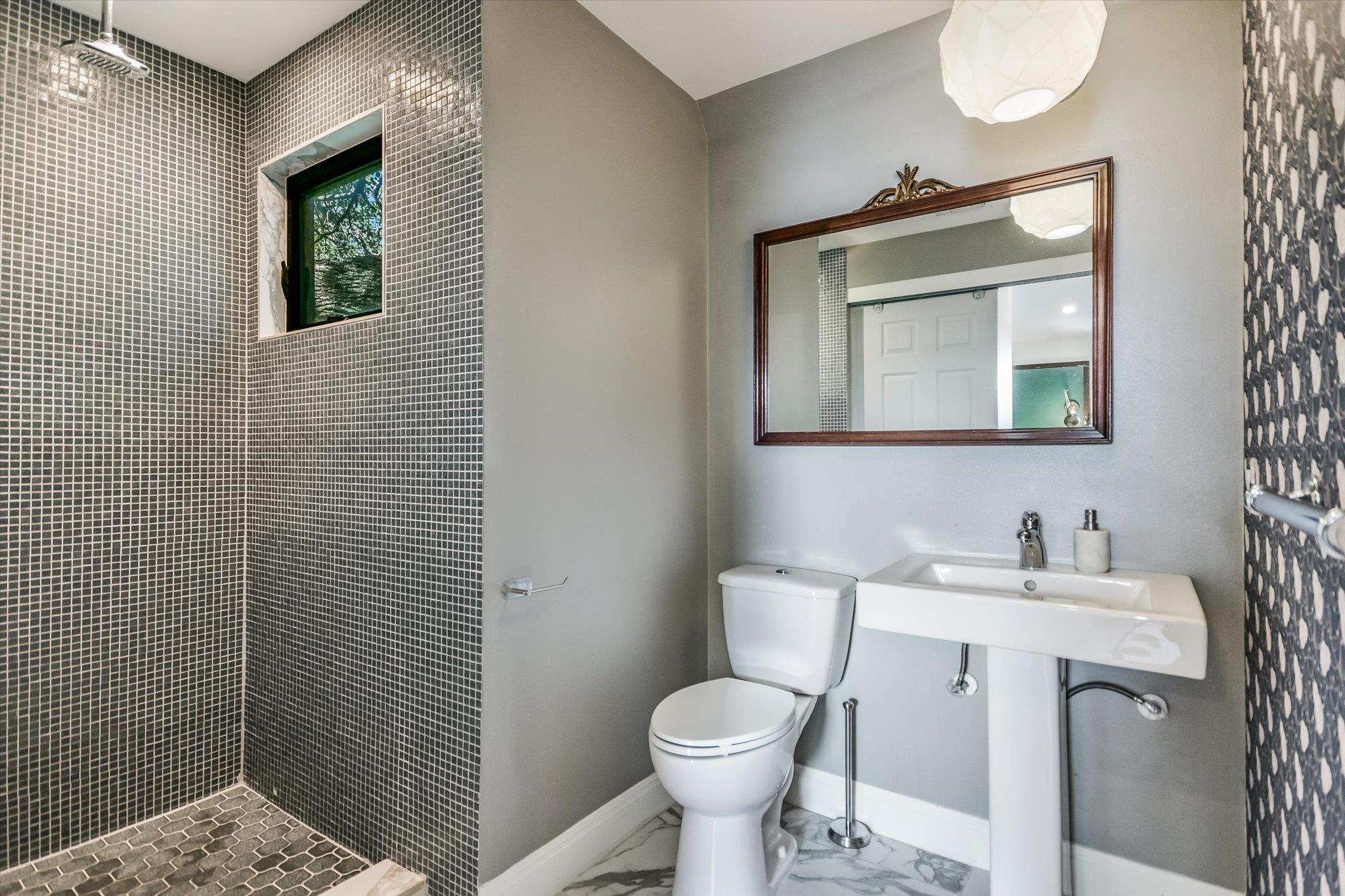 1304 Navasota St Property Photo 19