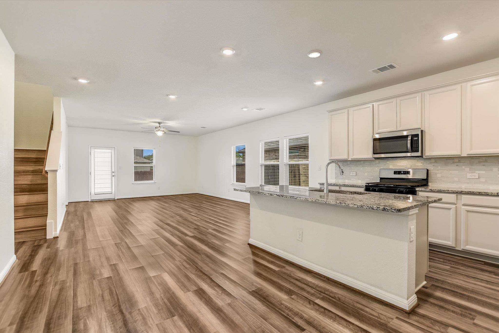 202 Grasslands Trl Property Photo 3