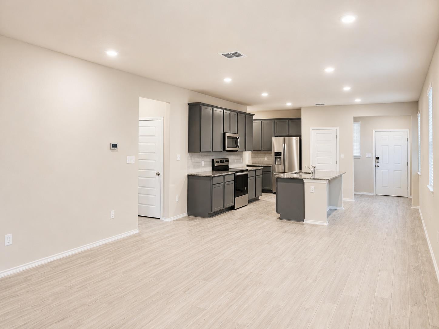 2156 Griffith Dr Property Photo 4