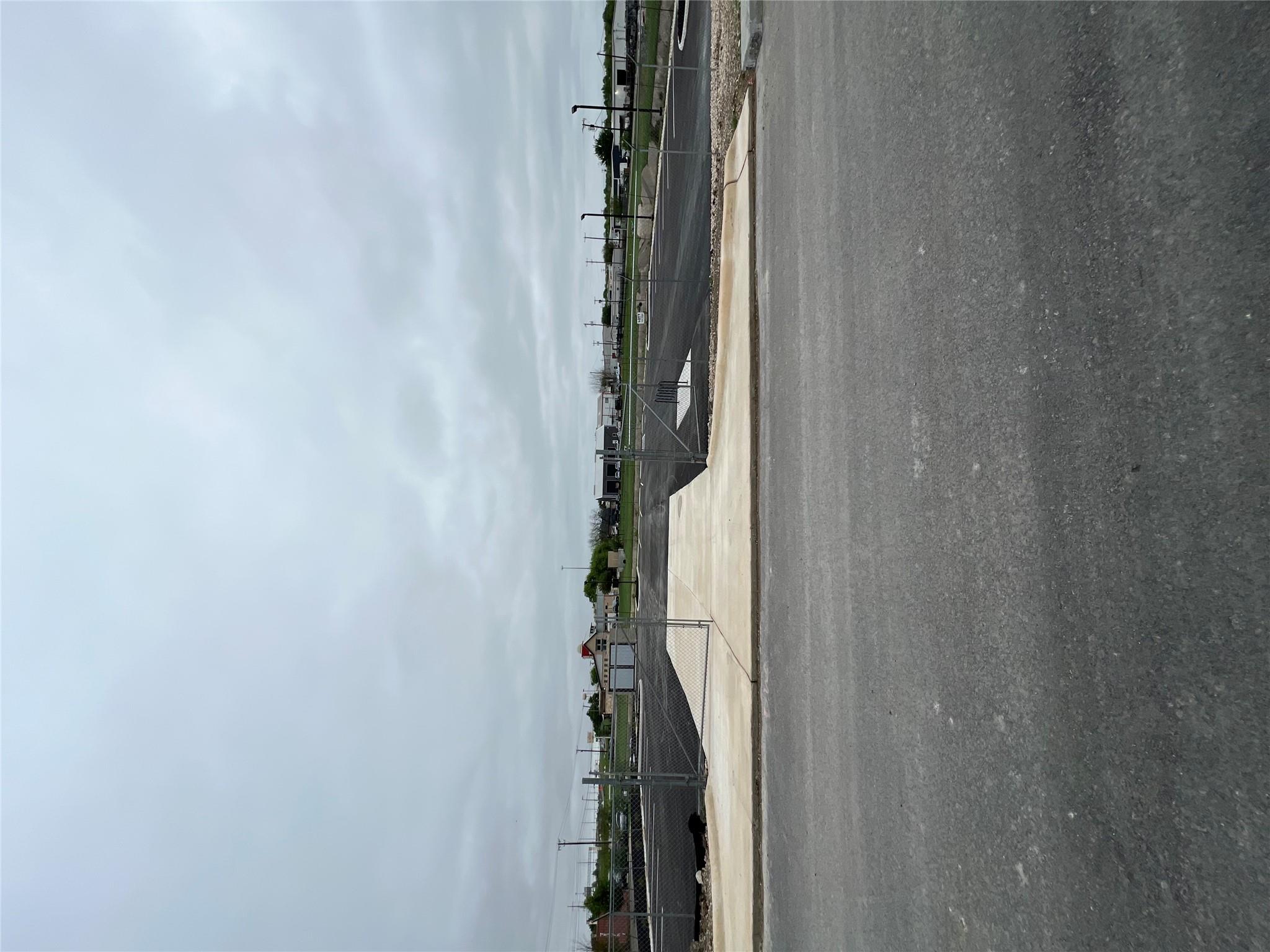 1702 Dalshank St Property Photo 3