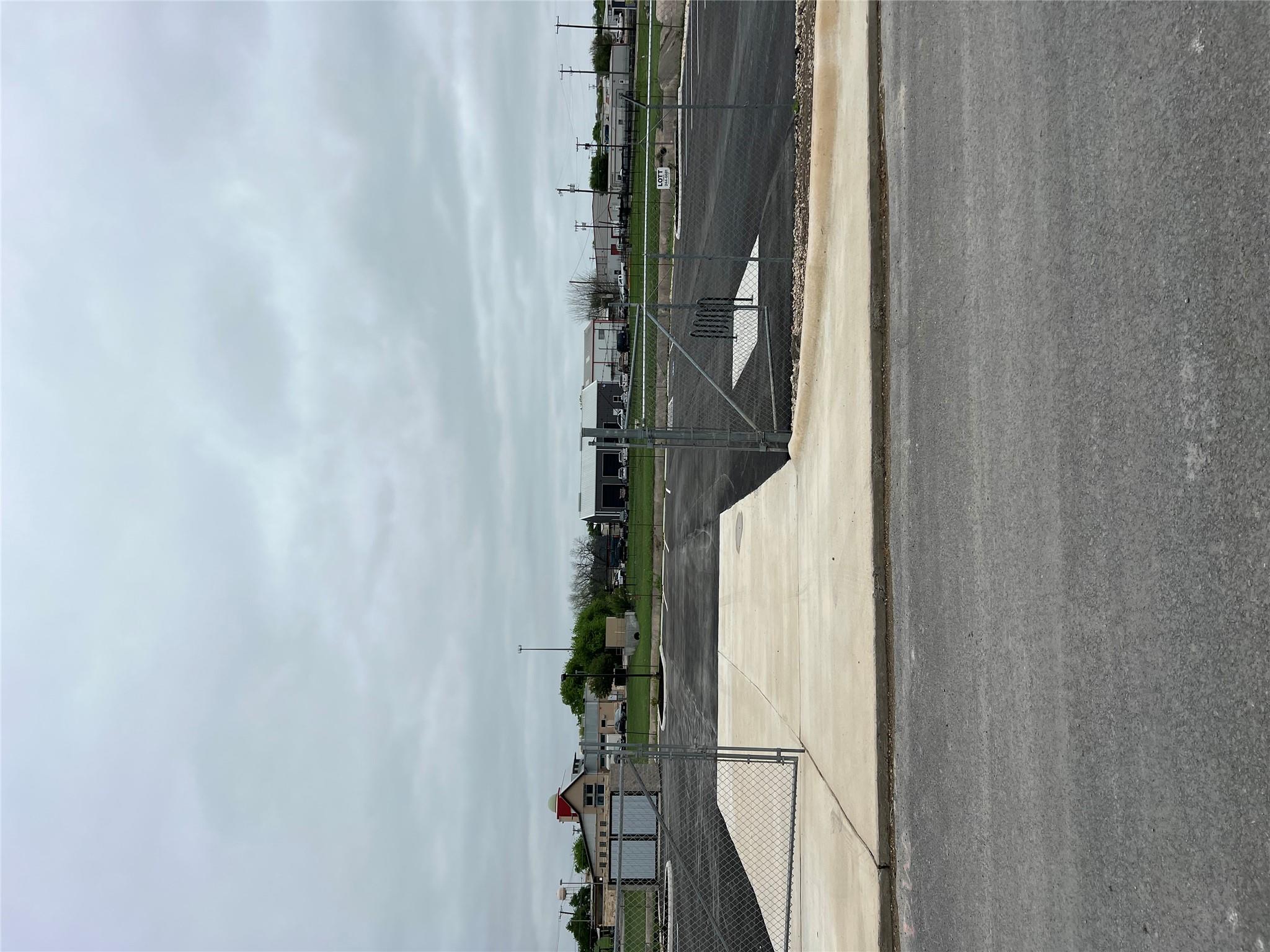 1702 Dalshank St Property Photo 4