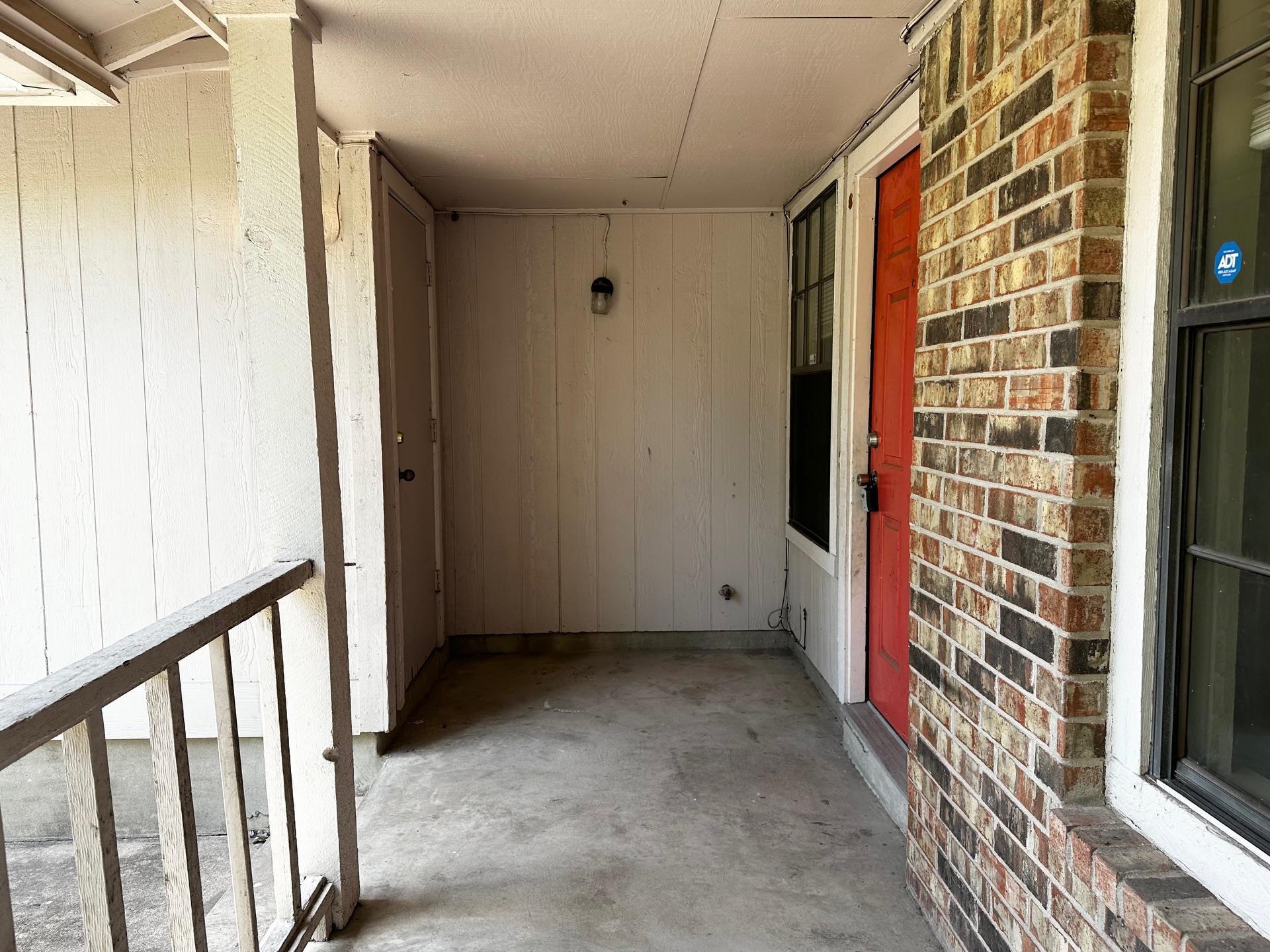 1102 Hickory Grove Dr Property Photo 1