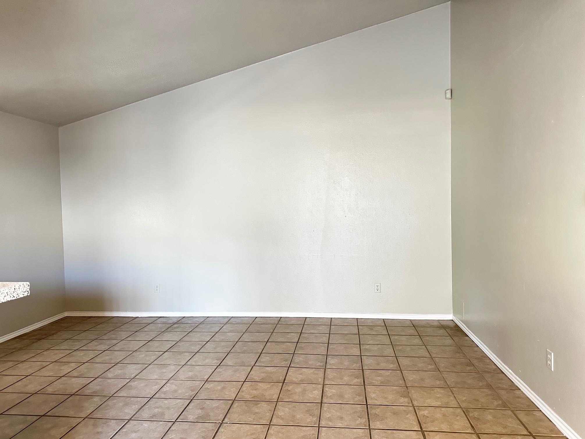 1102 Hickory Grove Dr Property Photo 2