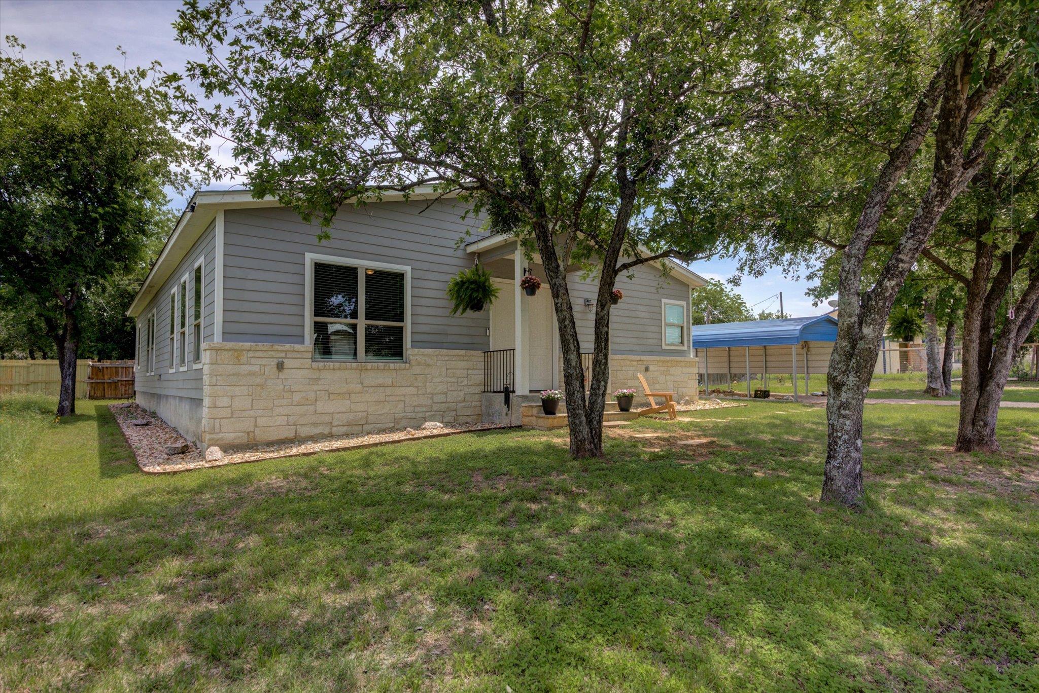 855 Aspen Ln Property Photo 6
