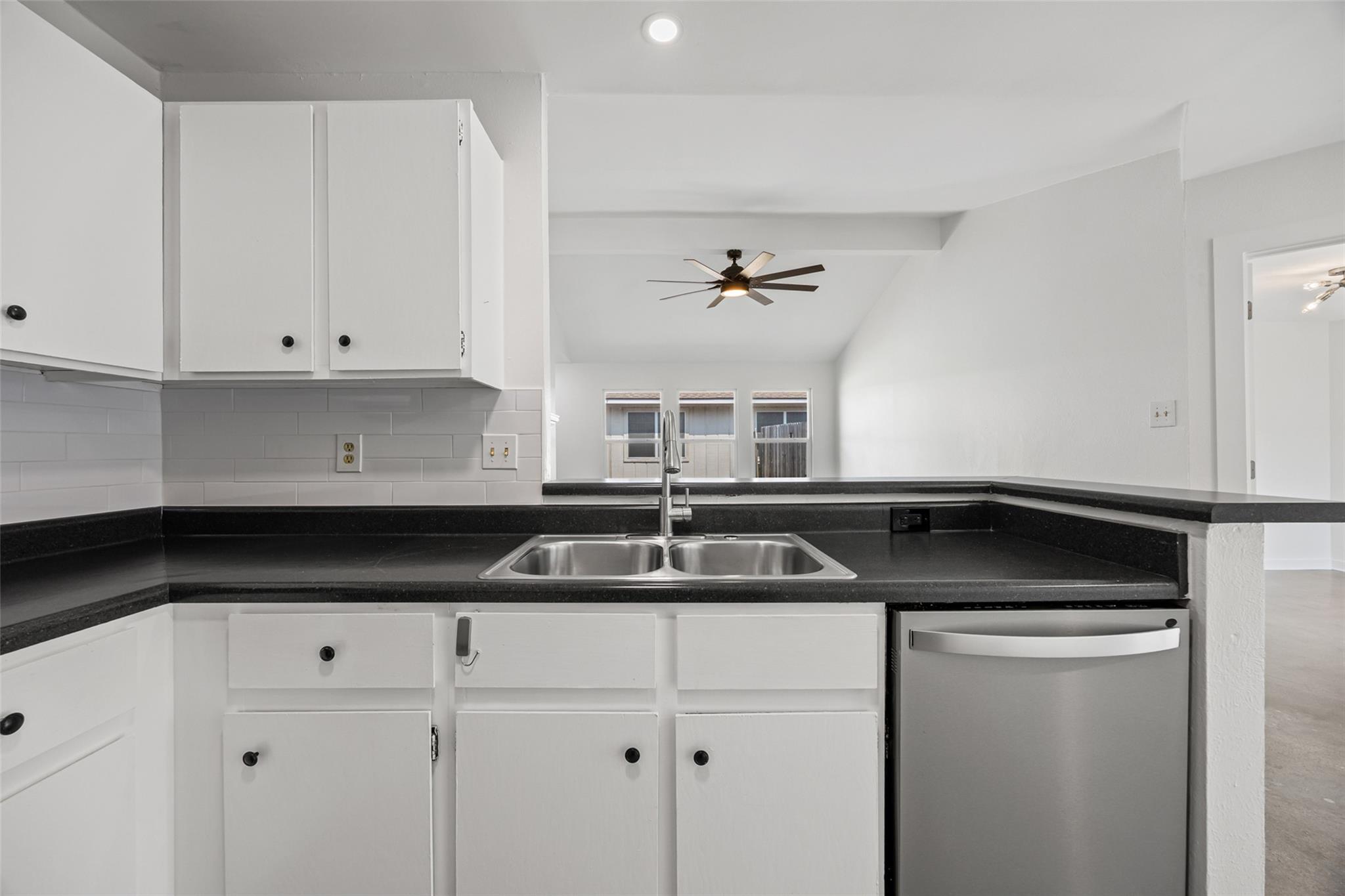 11920 Tobler Trl Property Photo 5