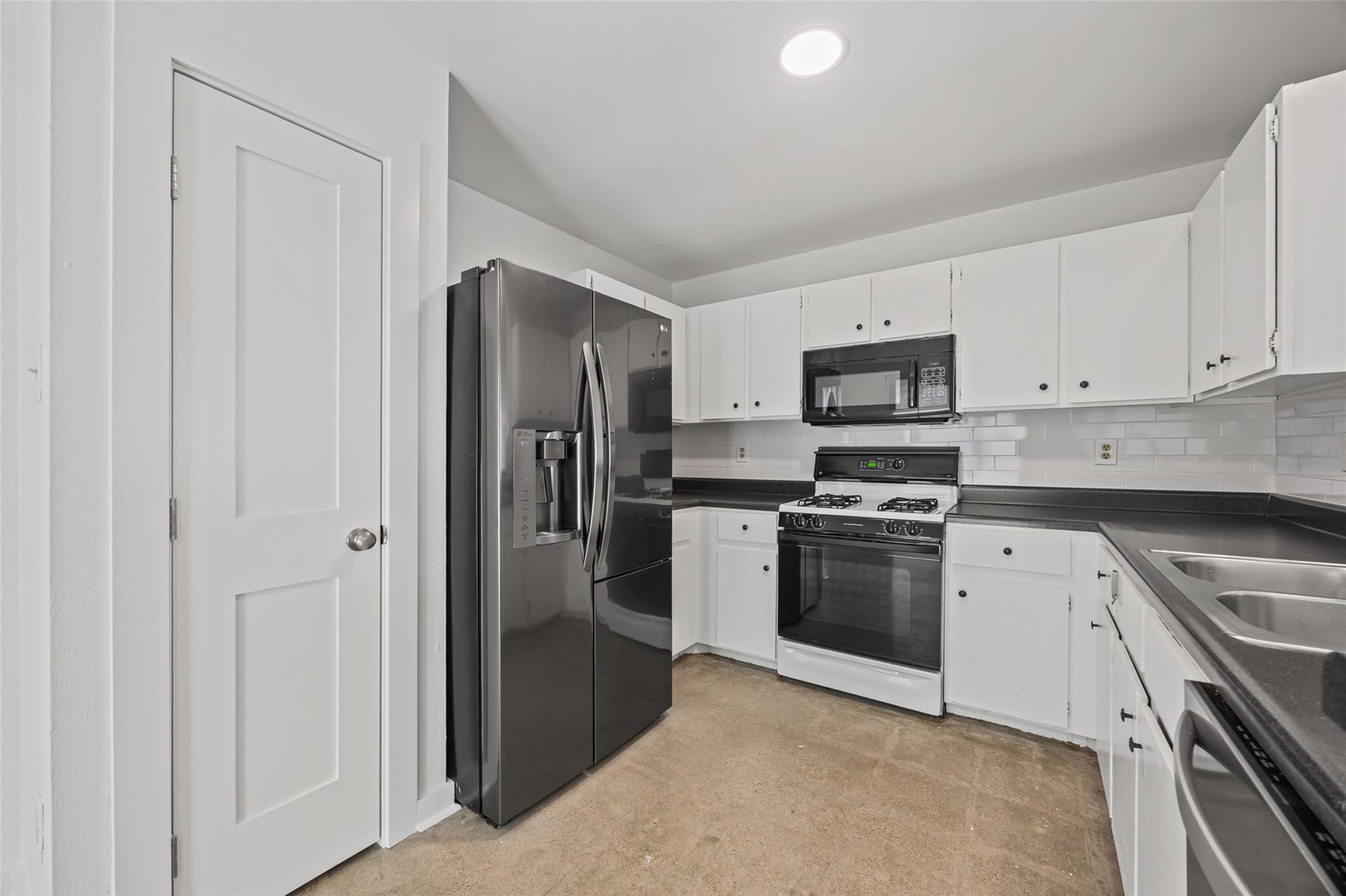 11920 Tobler Trl Property Photo 6