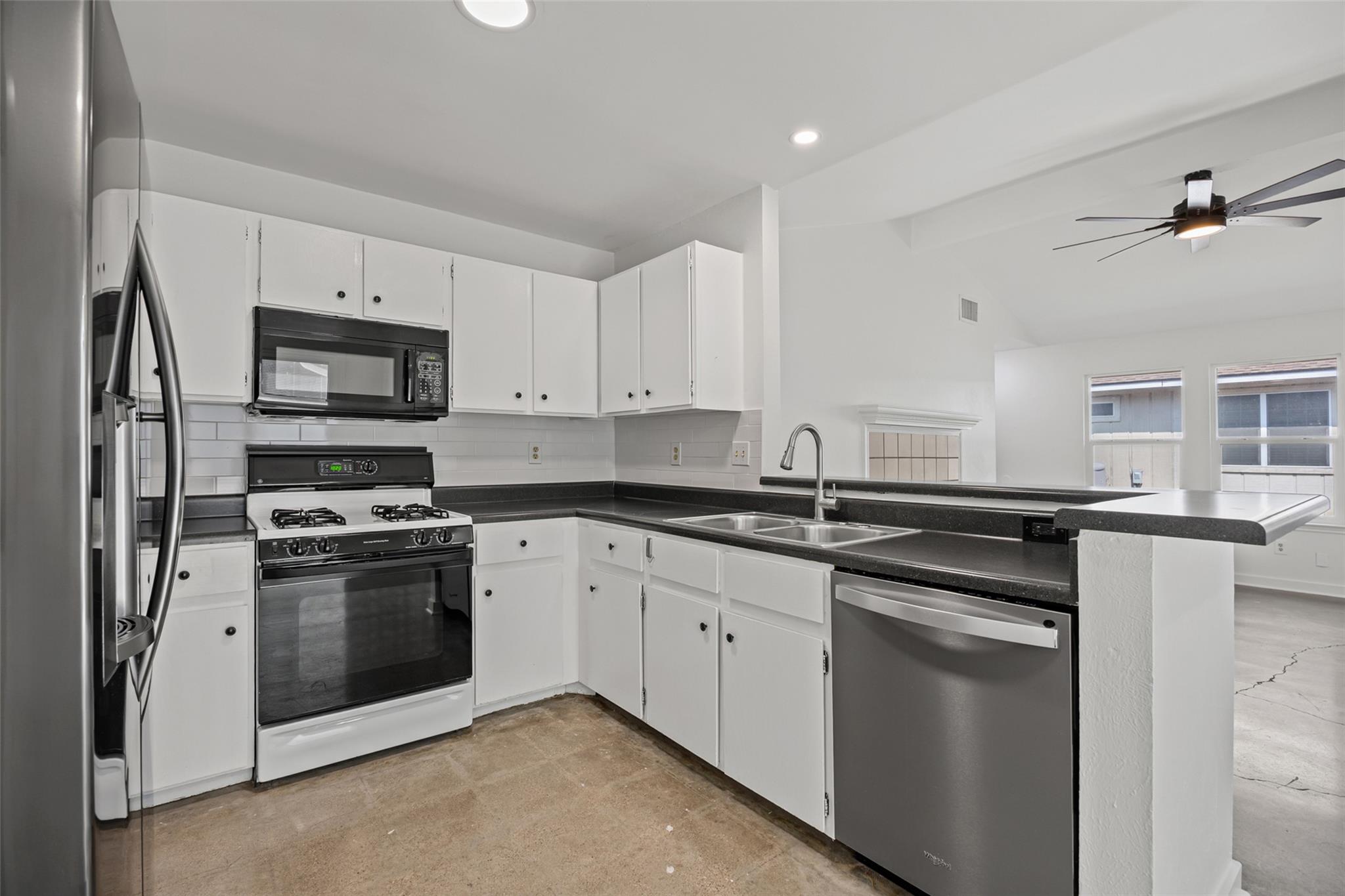 11920 Tobler Trl Property Photo 7