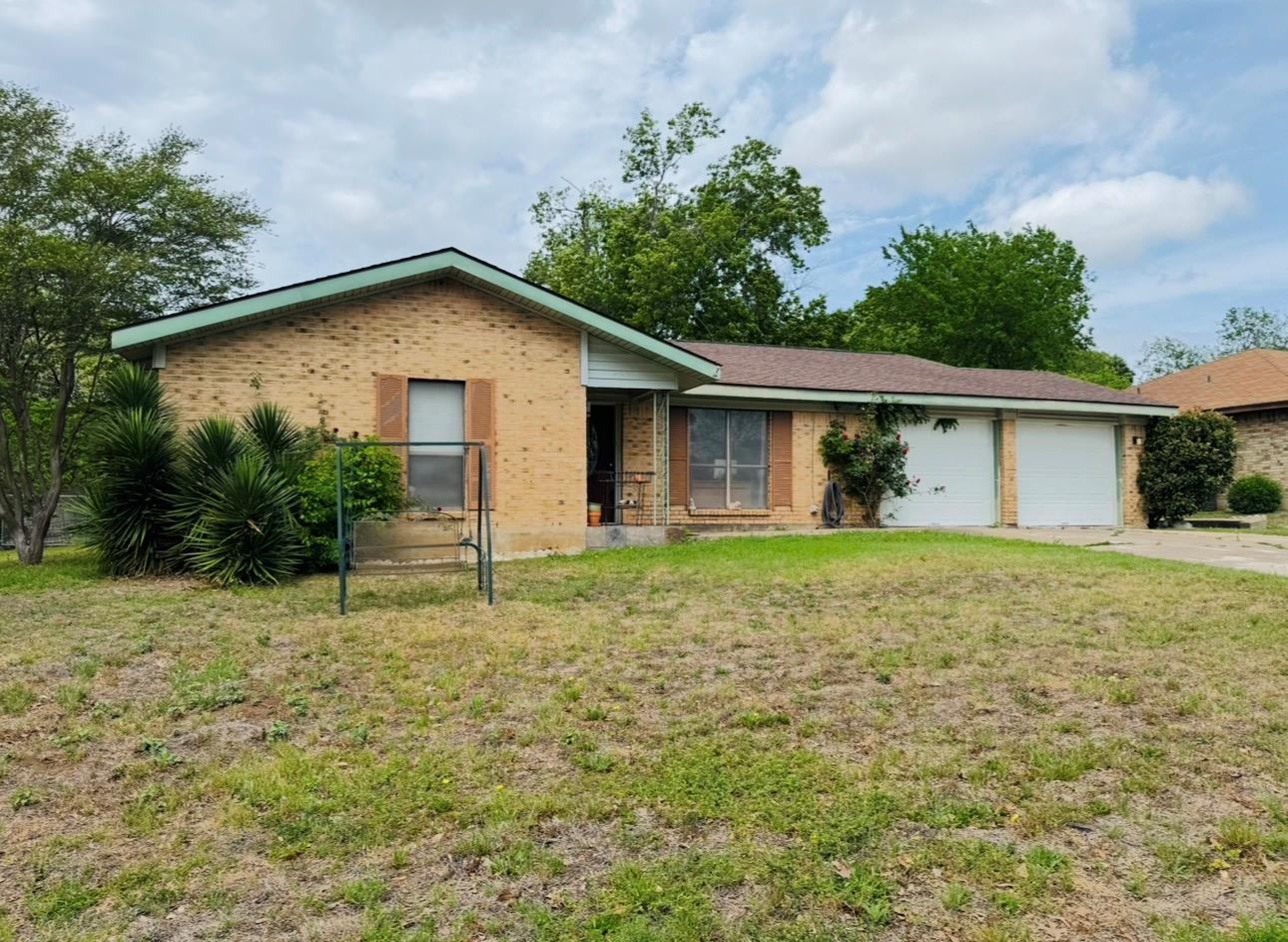 206 Loesch Dr Property Photo 3